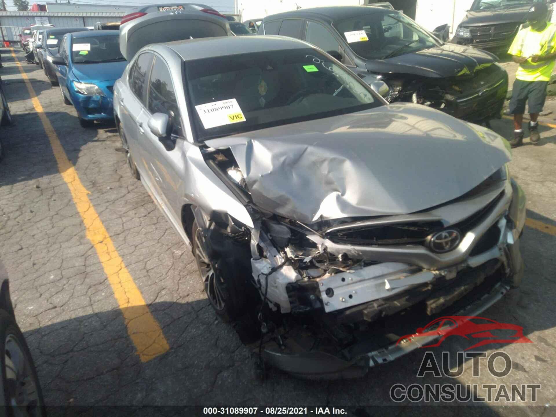 TOYOTA CAMRY 2019 - 4T1B11HK3KU832652