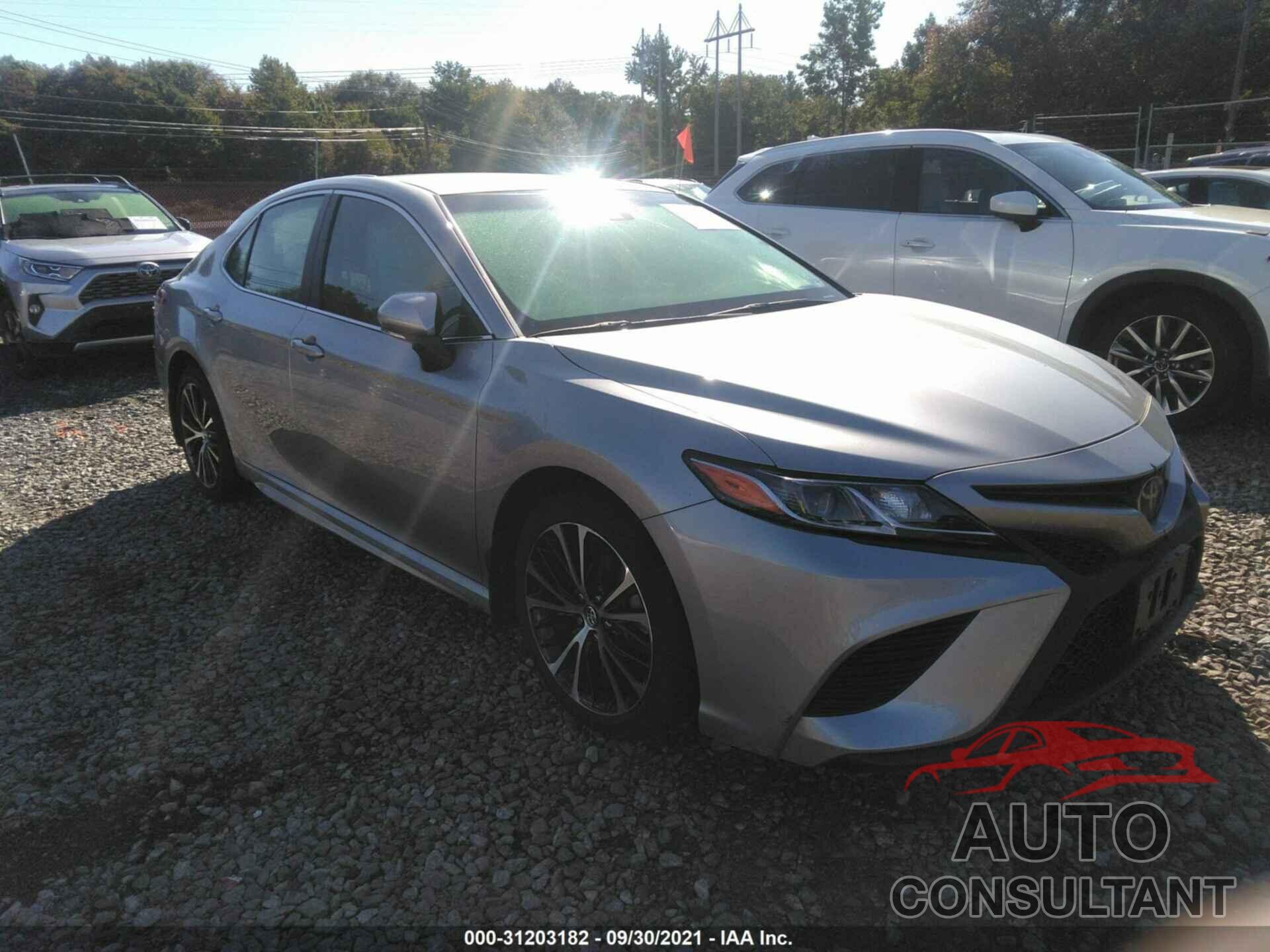 TOYOTA CAMRY 2018 - 4T1B11HK7JU155913