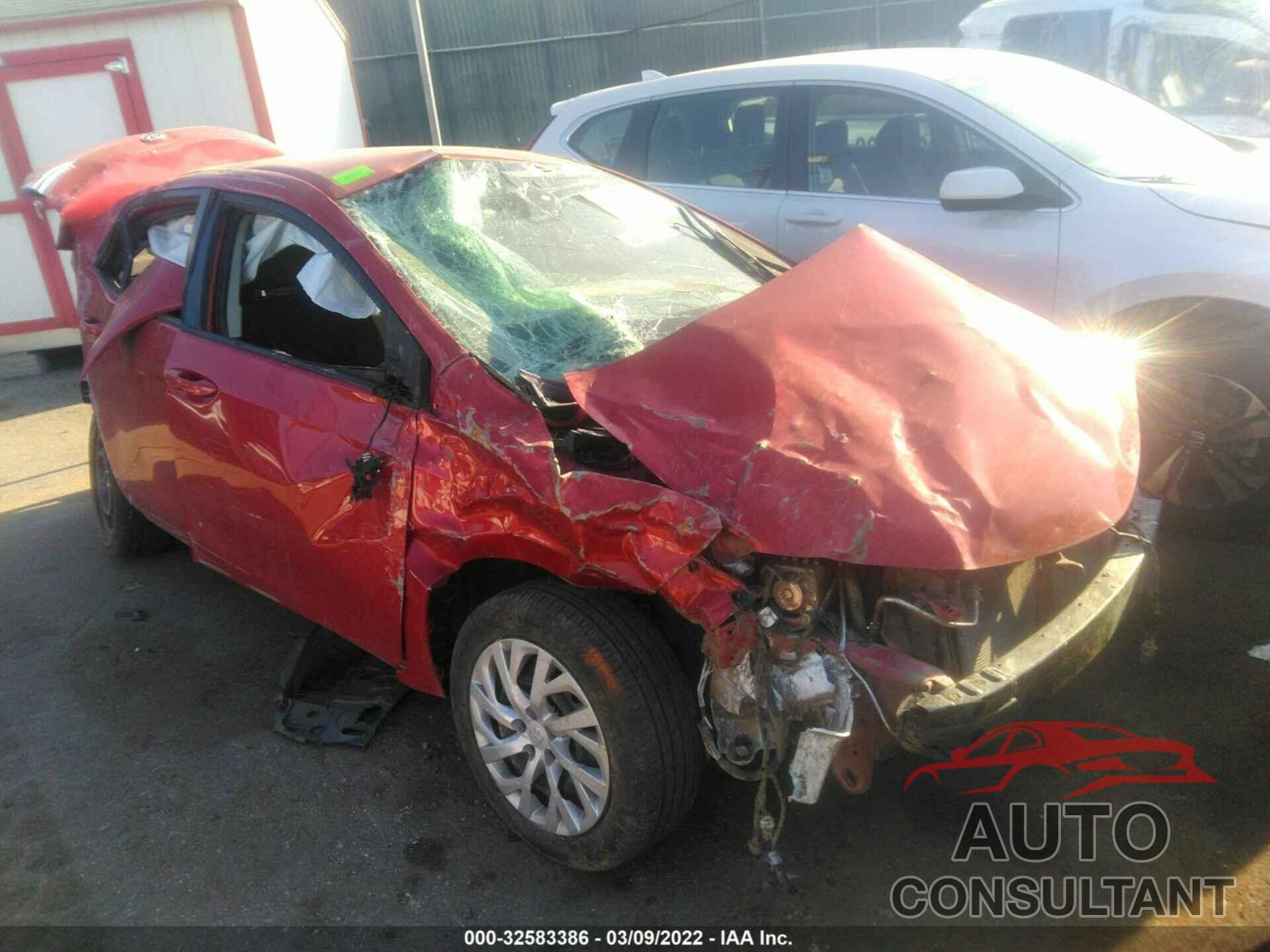 TOYOTA COROLLA 2018 - 5YFBURHE9JP746245