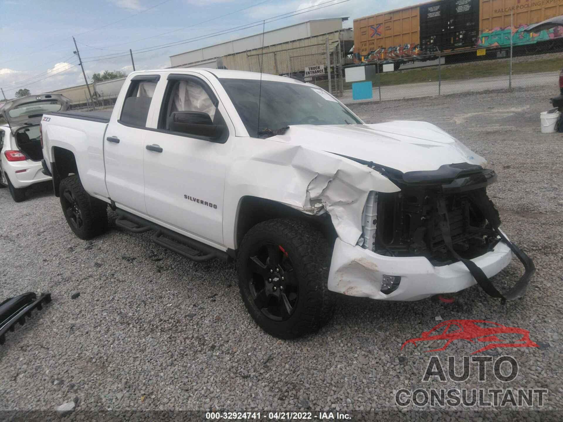 CHEVROLET SILVERADO 1500 2018 - 1GCVKREC8JZ170448