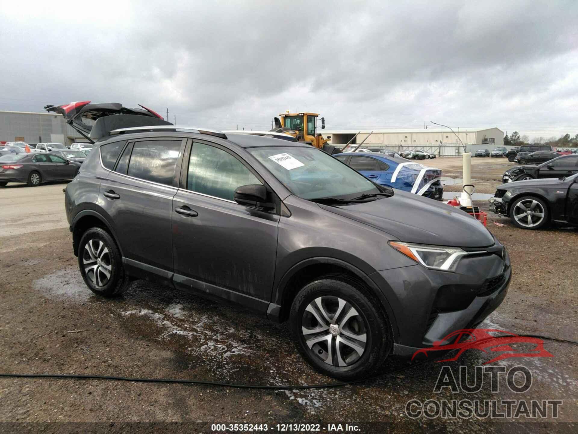 TOYOTA RAV4 2017 - JTMZFREV6HJ713490