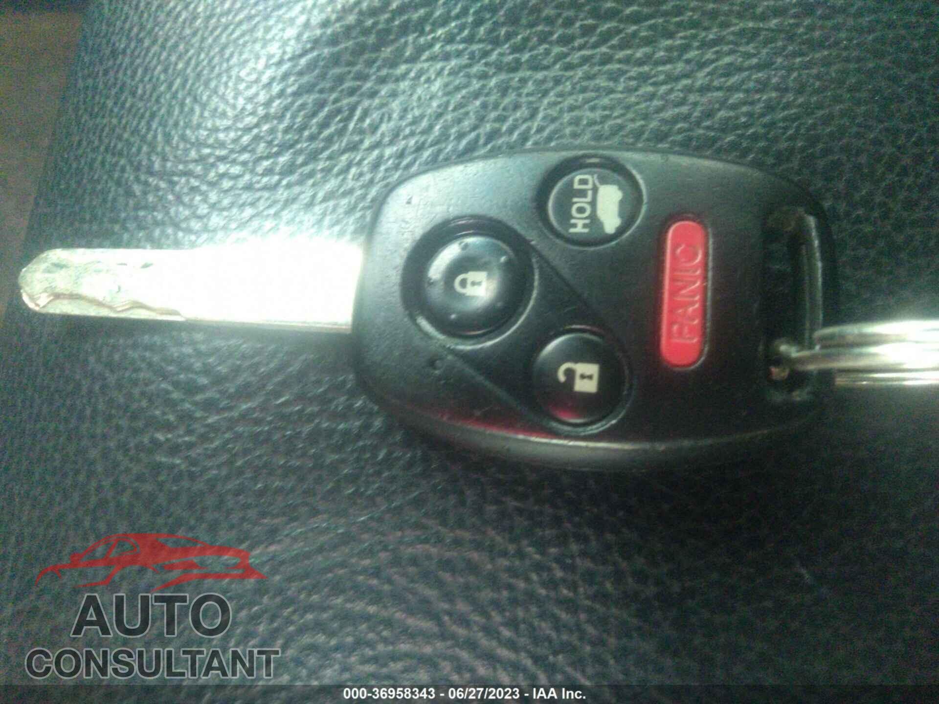 HONDA PILOT 2015 - 5FNYF4H99FB011682