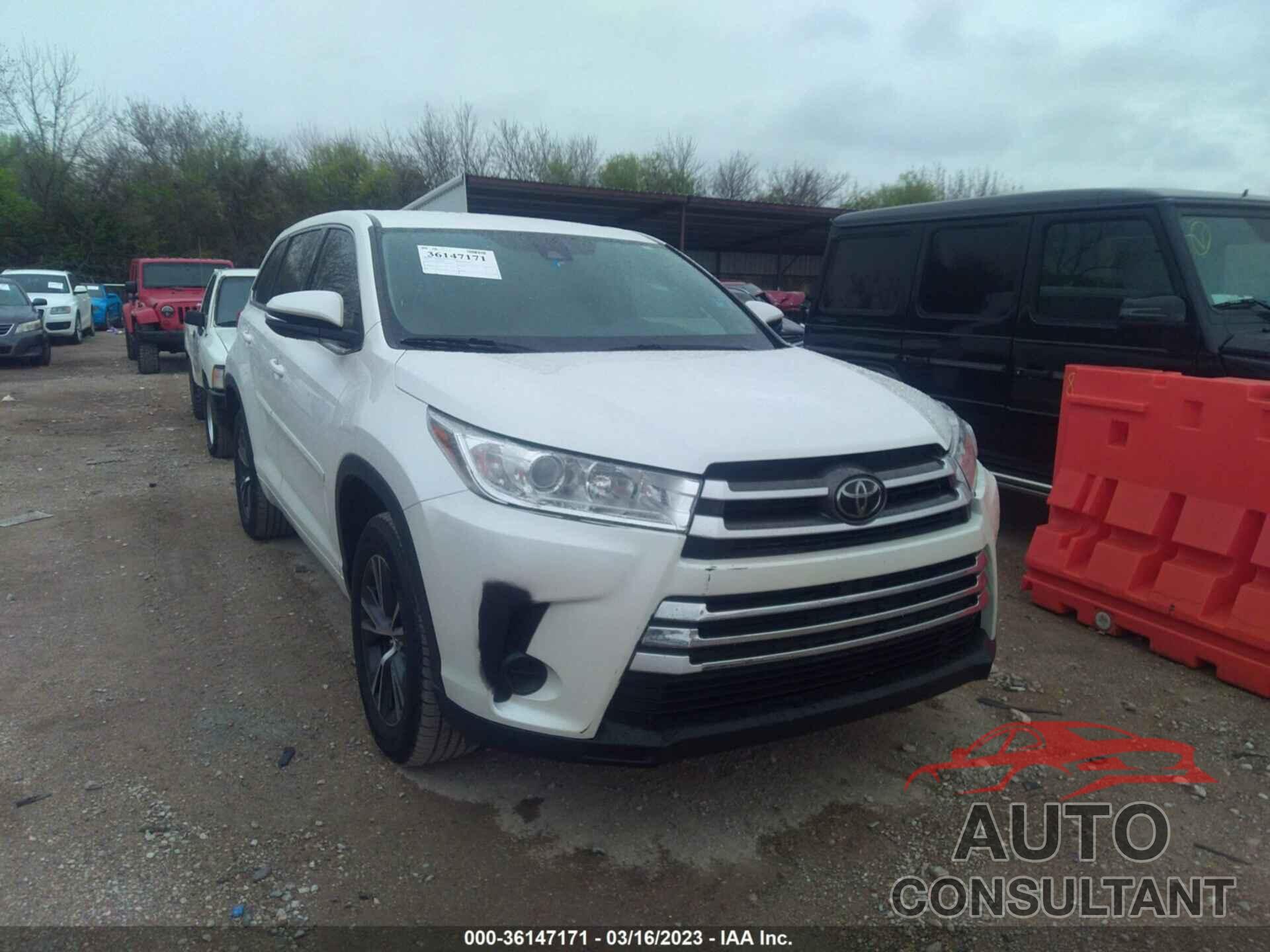 TOYOTA HIGHLANDER 2018 - 5TDZARFH3JS040576