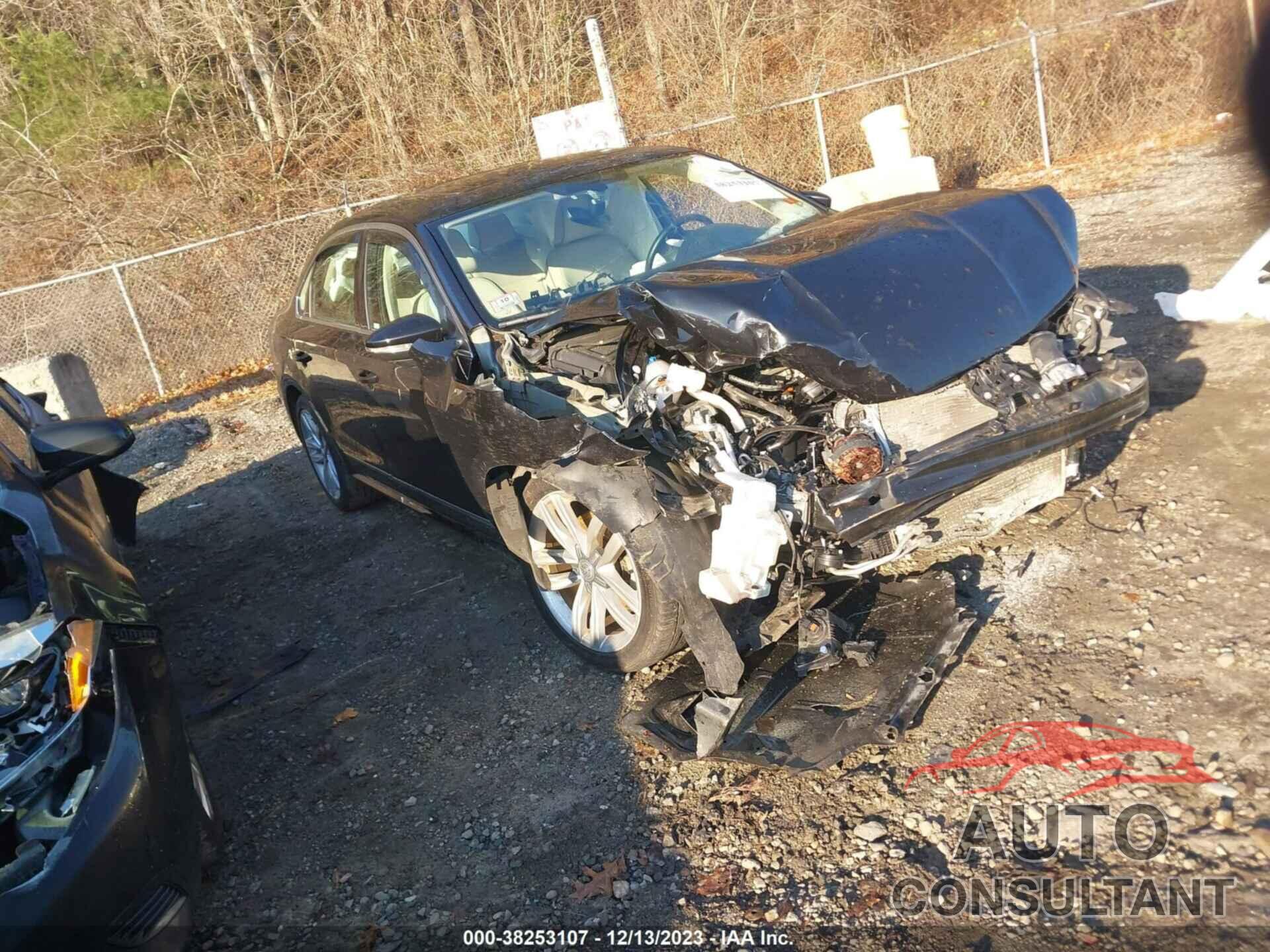 VOLKSWAGEN PASSAT 2017 - 1VWGT7A32HC014481