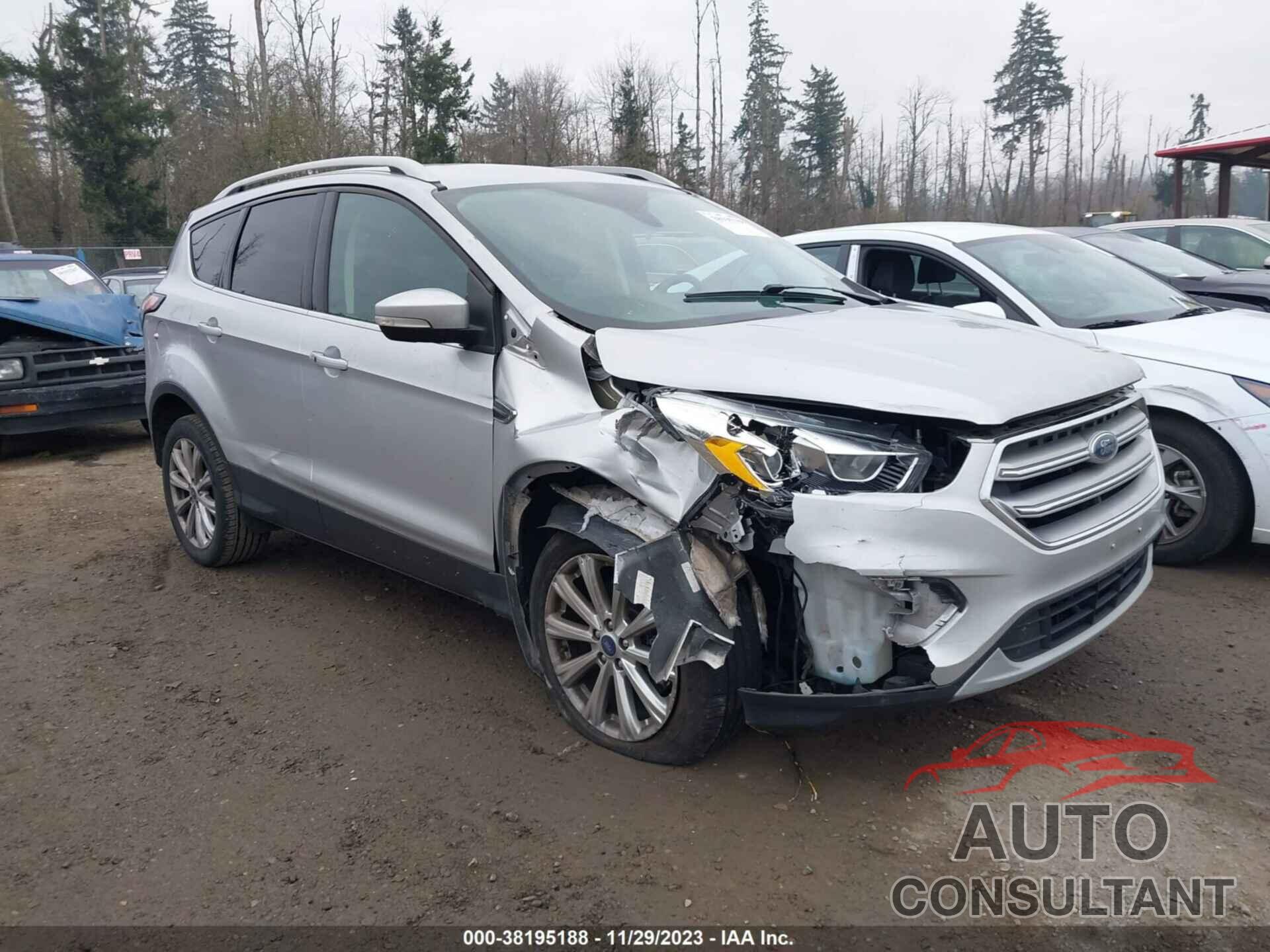 FORD ESCAPE 2017 - 1FMCU9J93HUD52718
