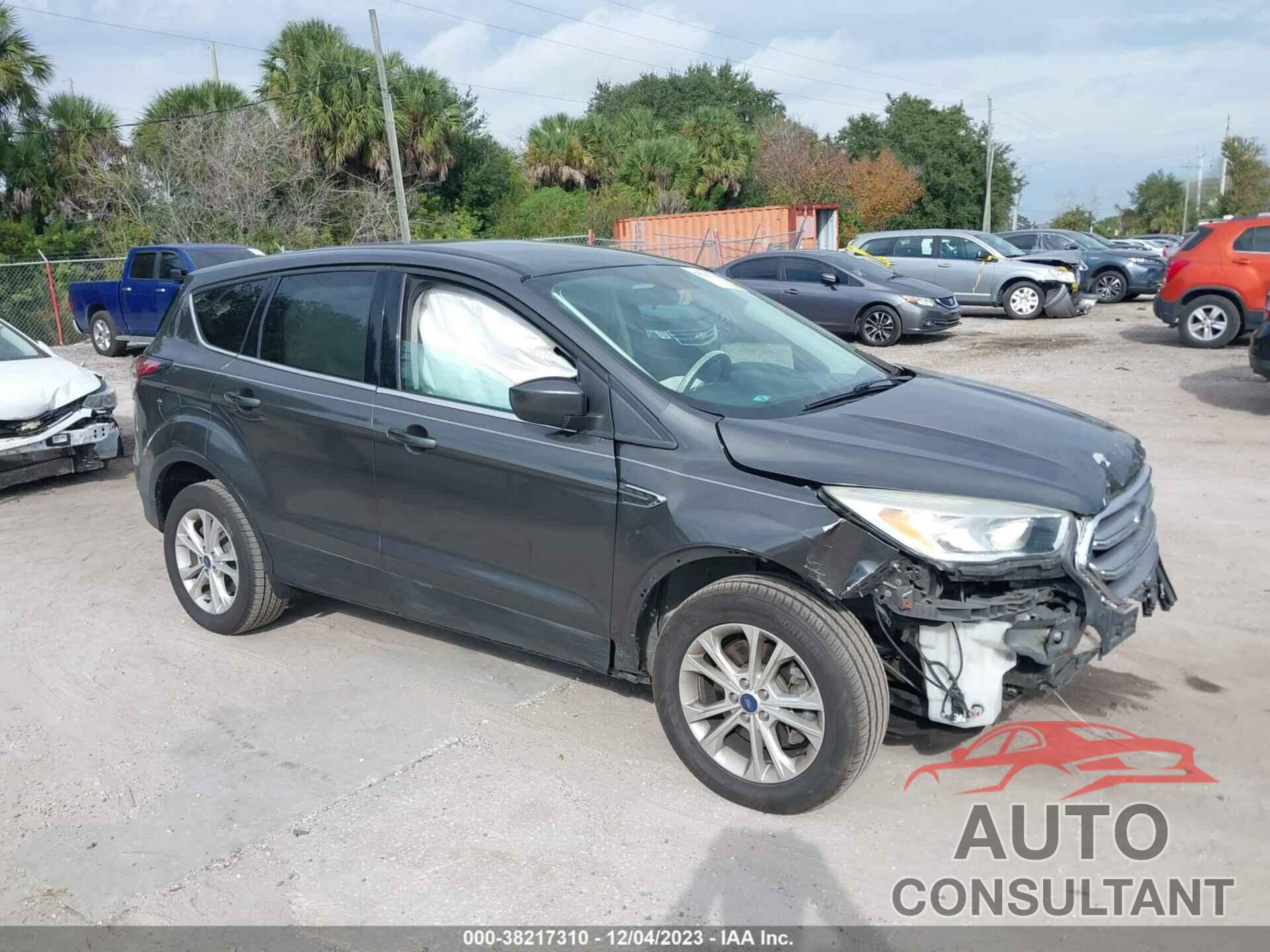 FORD ESCAPE 2017 - 1FMCU0G9XHUC97106