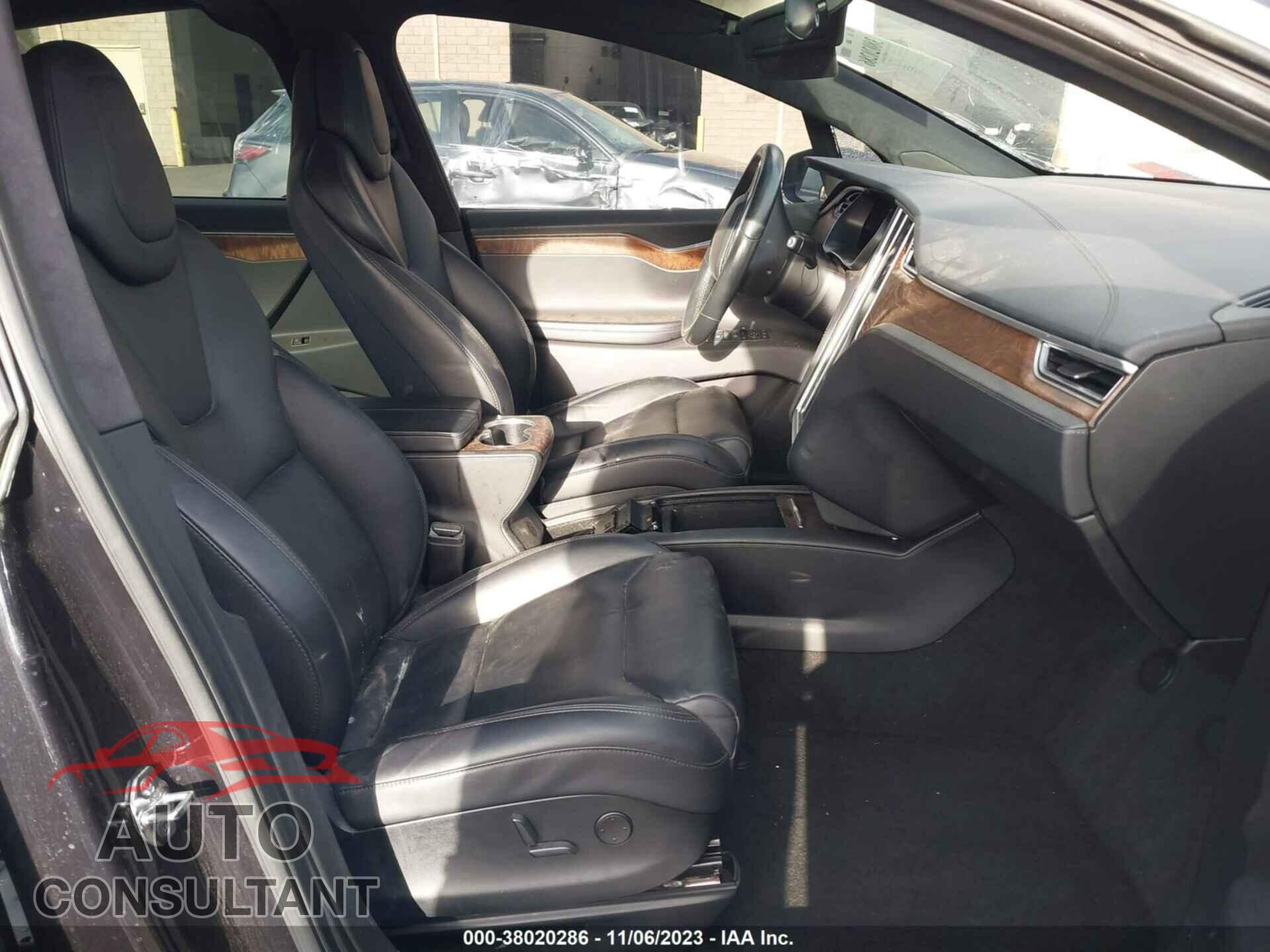 TESLA MODEL X 2017 - 5YJXCBE29HF071108
