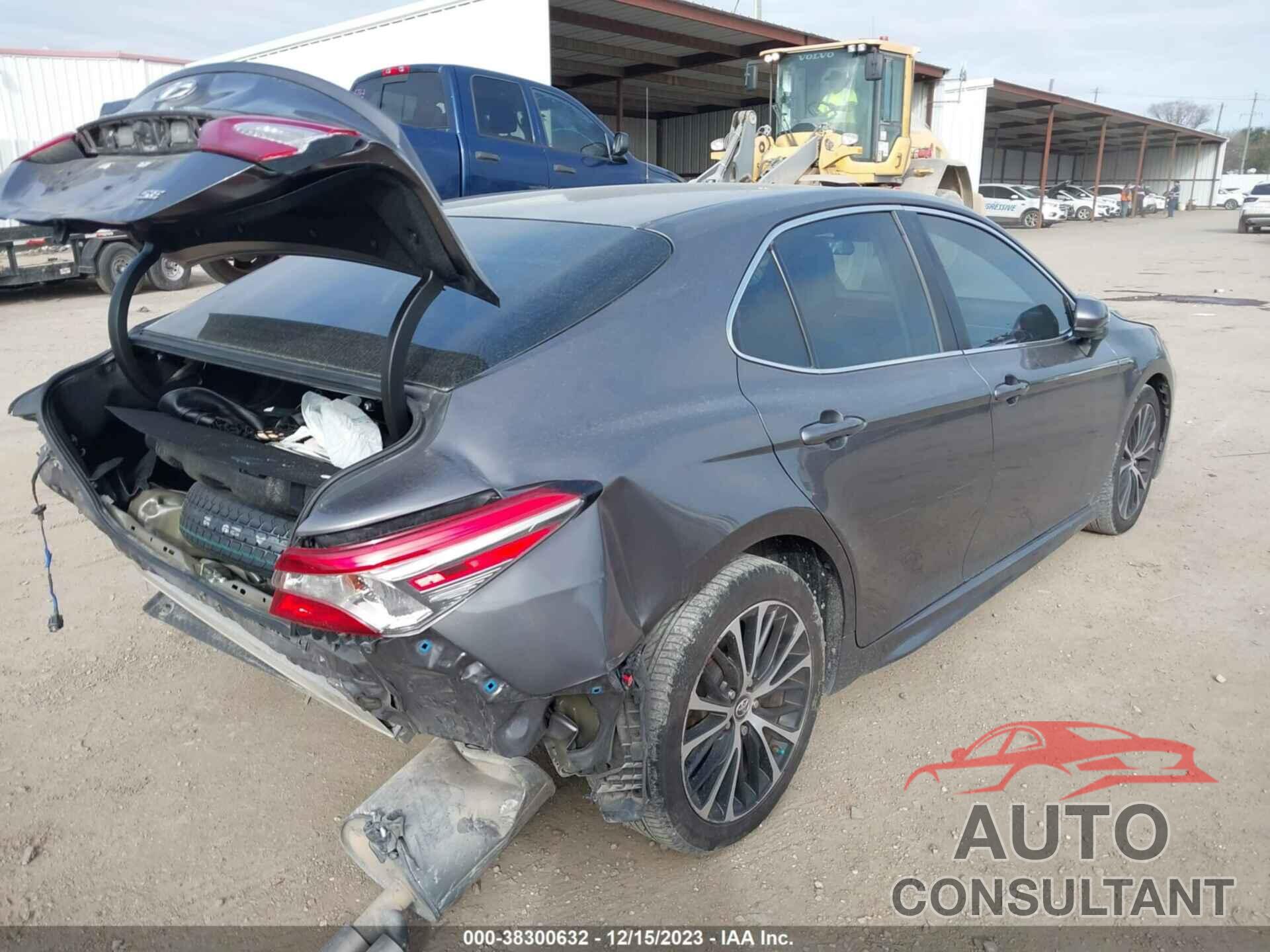 TOYOTA CAMRY 2018 - 4T1B11HK0JU542870