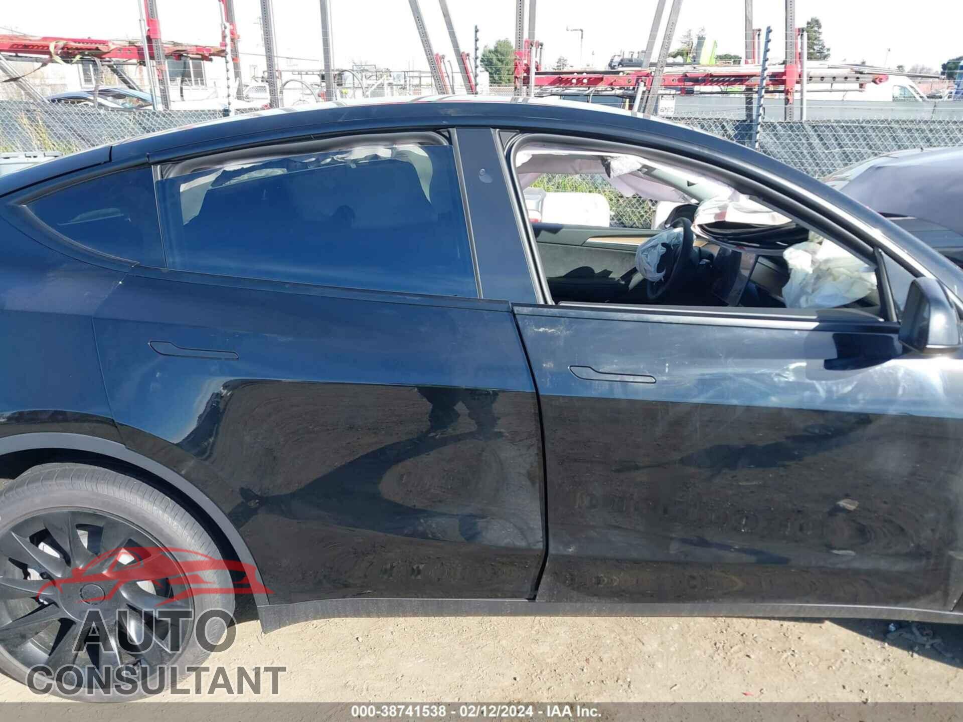 TESLA MODEL Y 2024 - 7SAYGDEE7RF983044