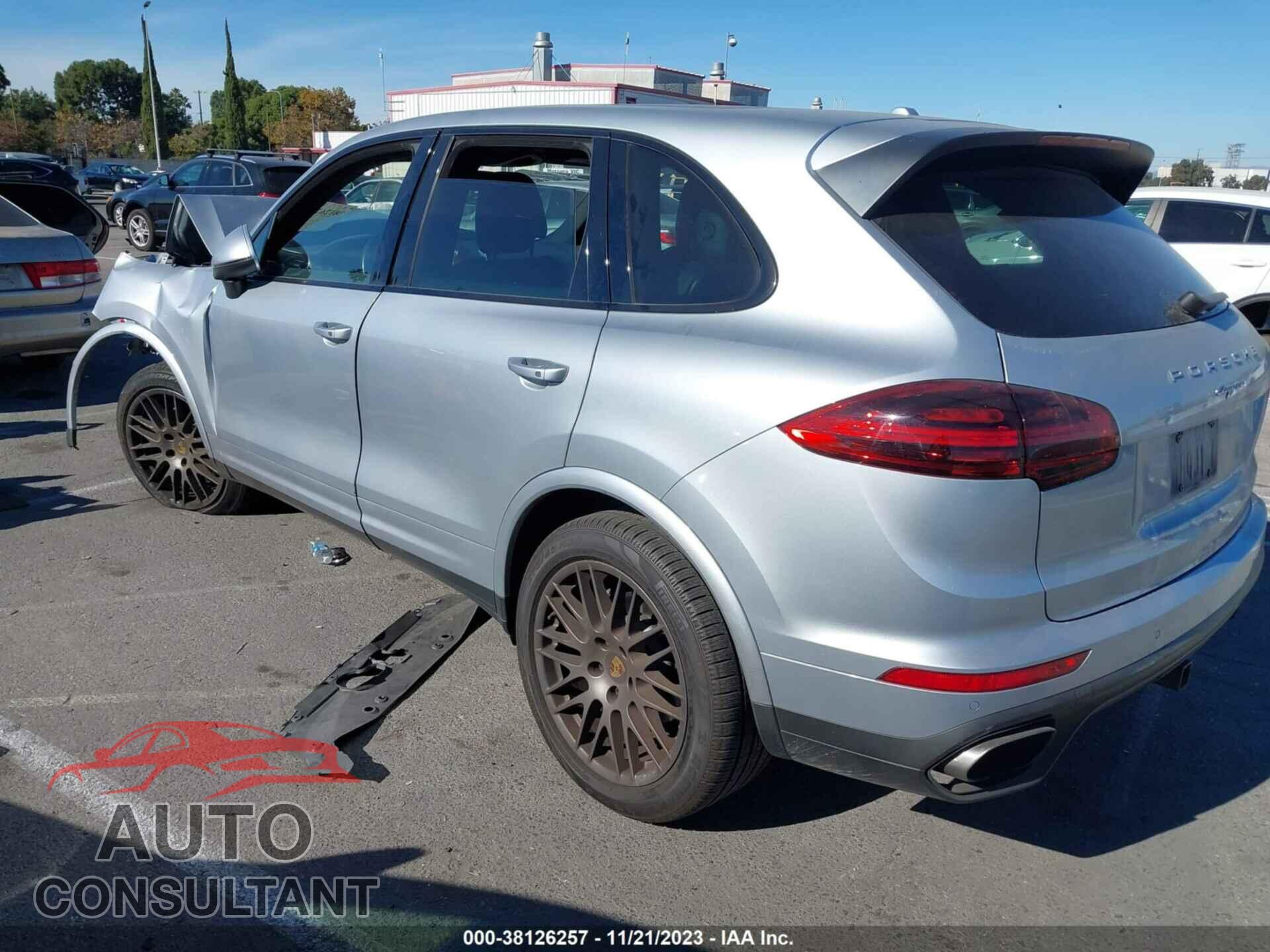 PORSCHE CAYENNE 2017 - WP1AA2A27HKA83423