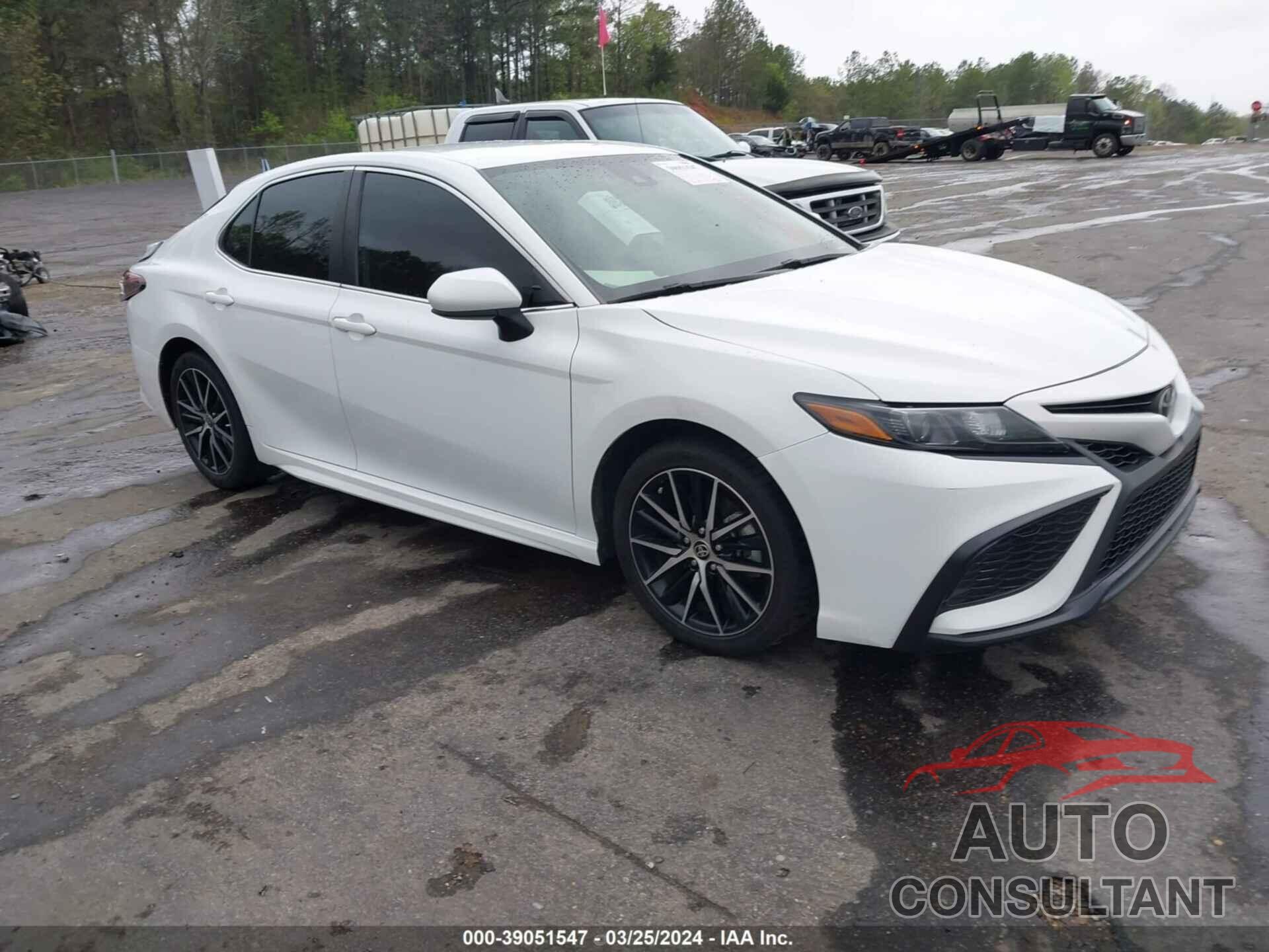 TOYOTA CAMRY 2021 - 4T1G11AK4MU574371
