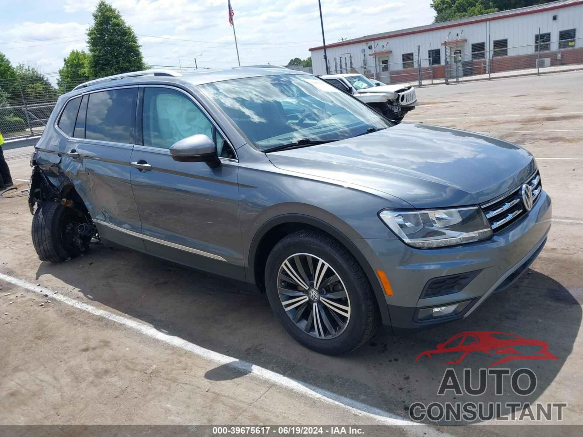 VOLKSWAGEN TIGUAN 2018 - 3VV3B7AX0JM061926