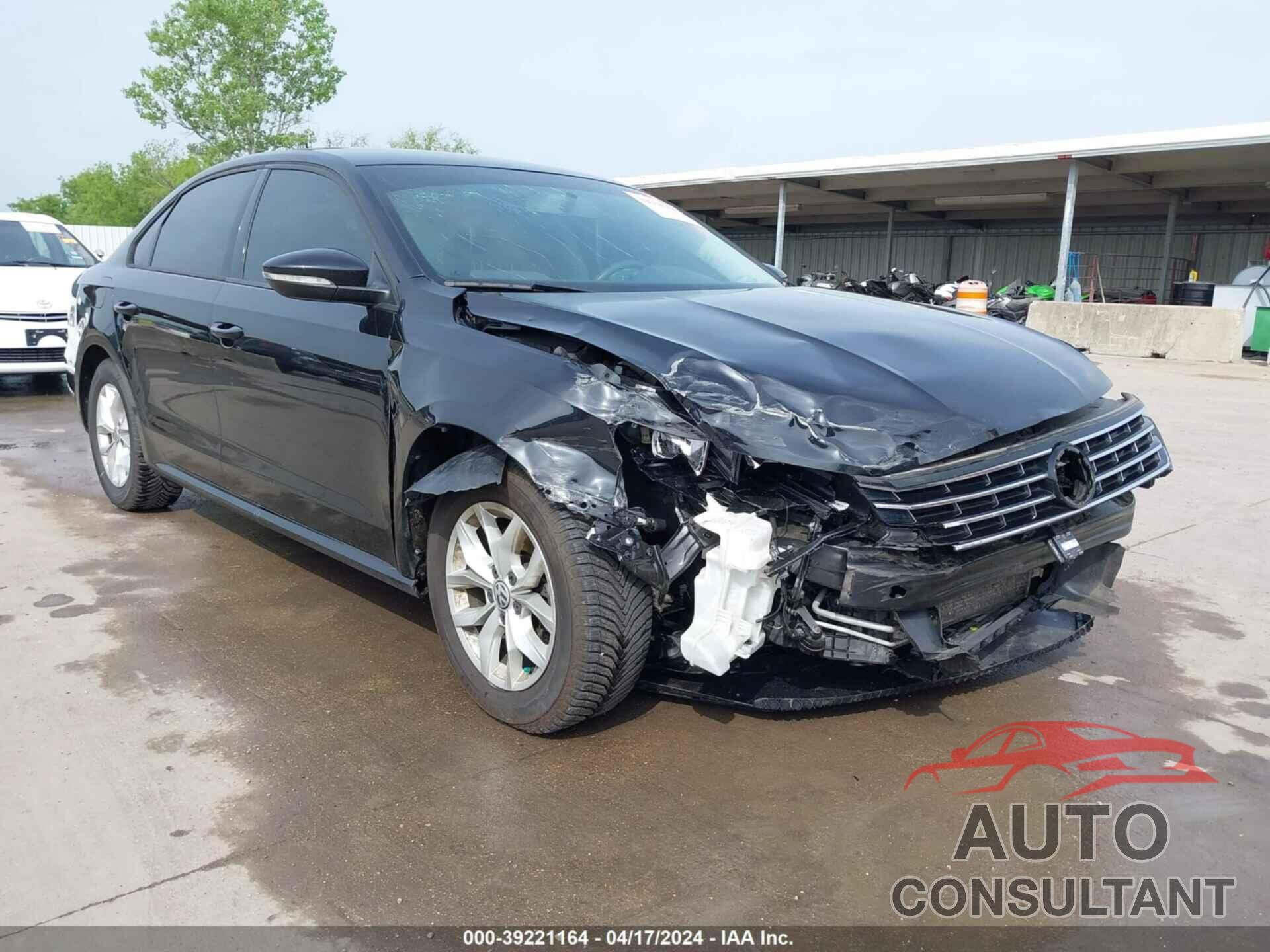VOLKSWAGEN PASSAT 2018 - 1VWAA7A30JC028316