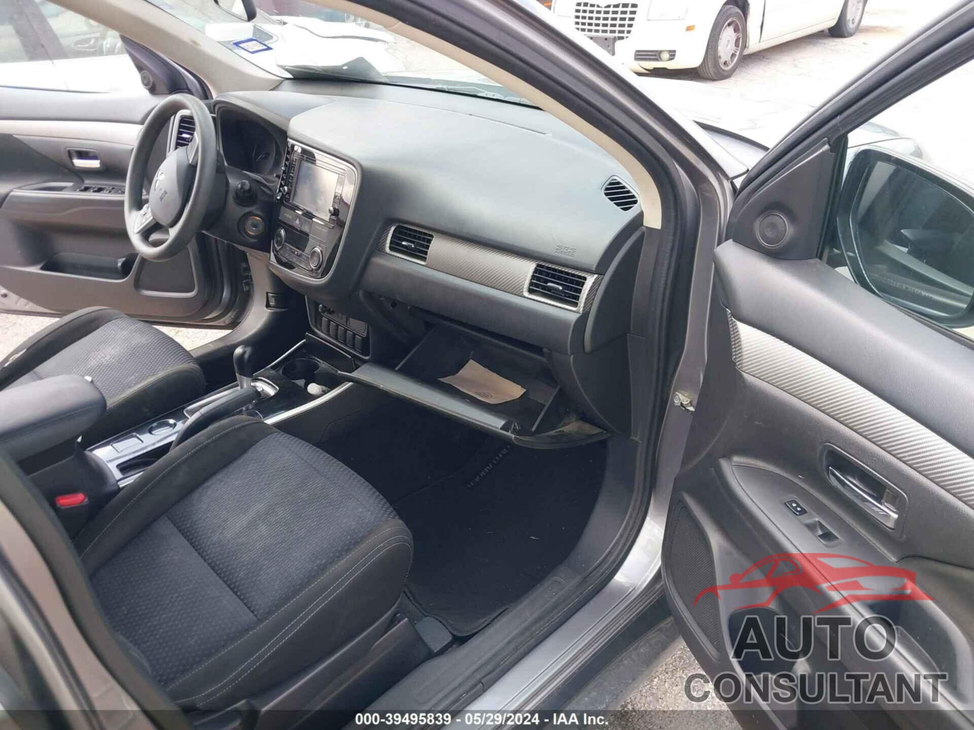 MITSUBISHI OUTLANDER 2018 - JA4AD2A38JZ022008