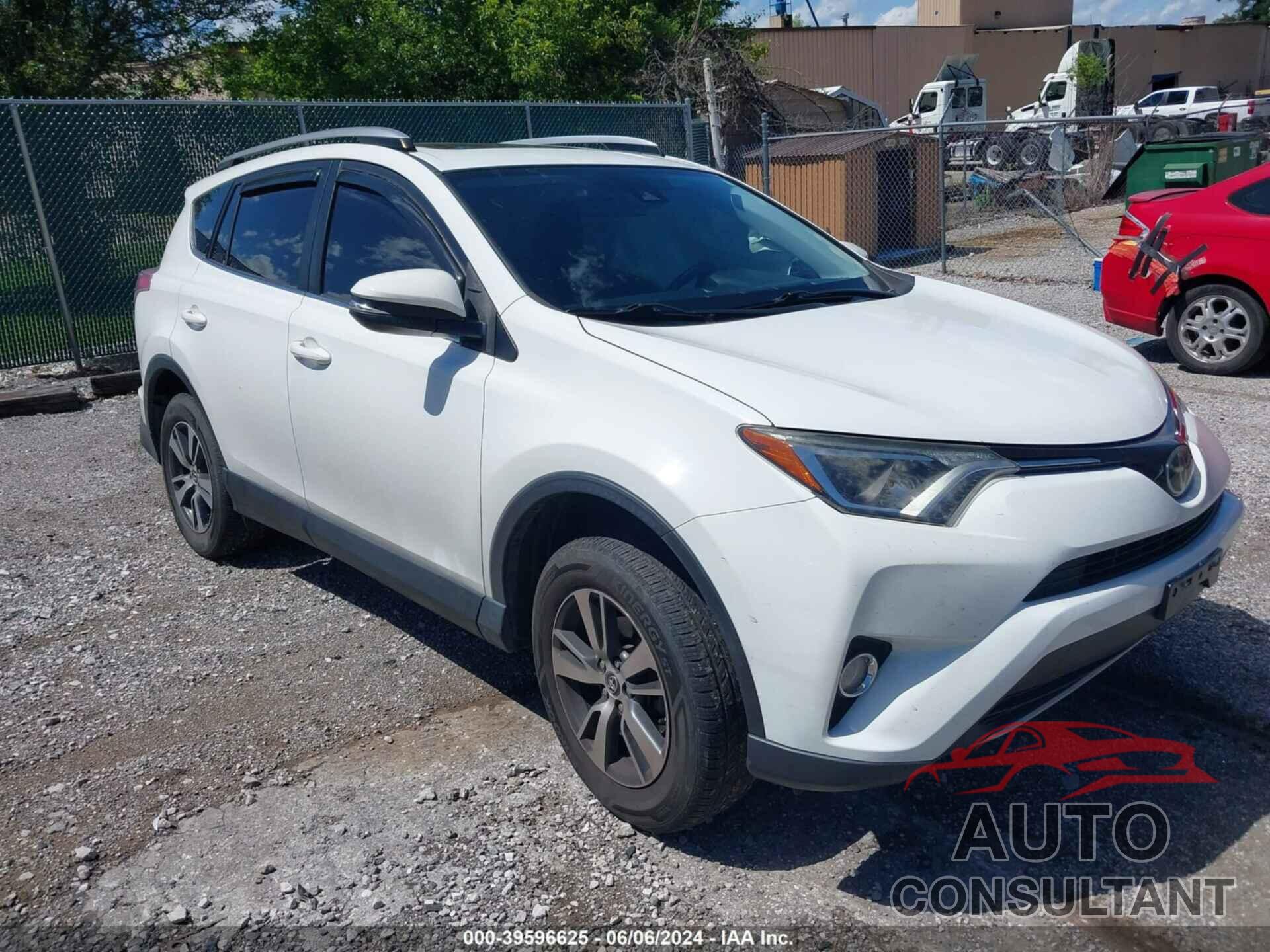 TOYOTA RAV4 2017 - JTMRFREV2HD212918