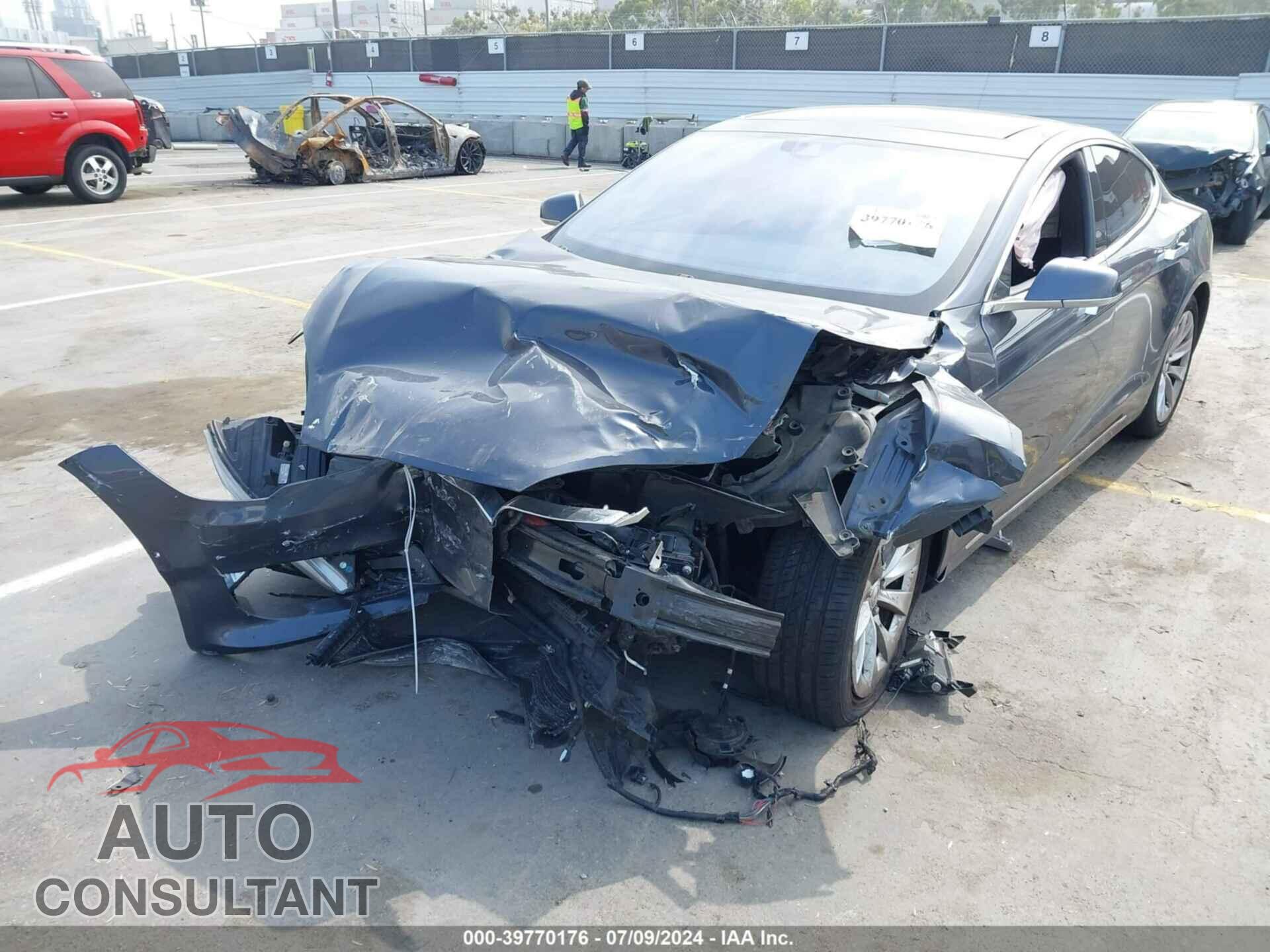 TESLA MODEL S 2016 - 5YJSA1E12GF142276