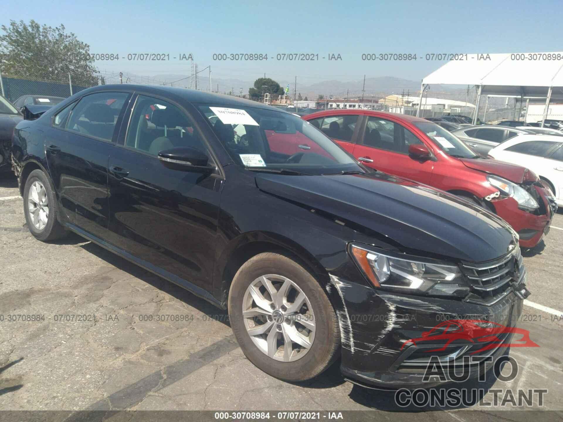 VOLKSWAGEN PASSAT 2018 - 1VWAA7A33JC044607