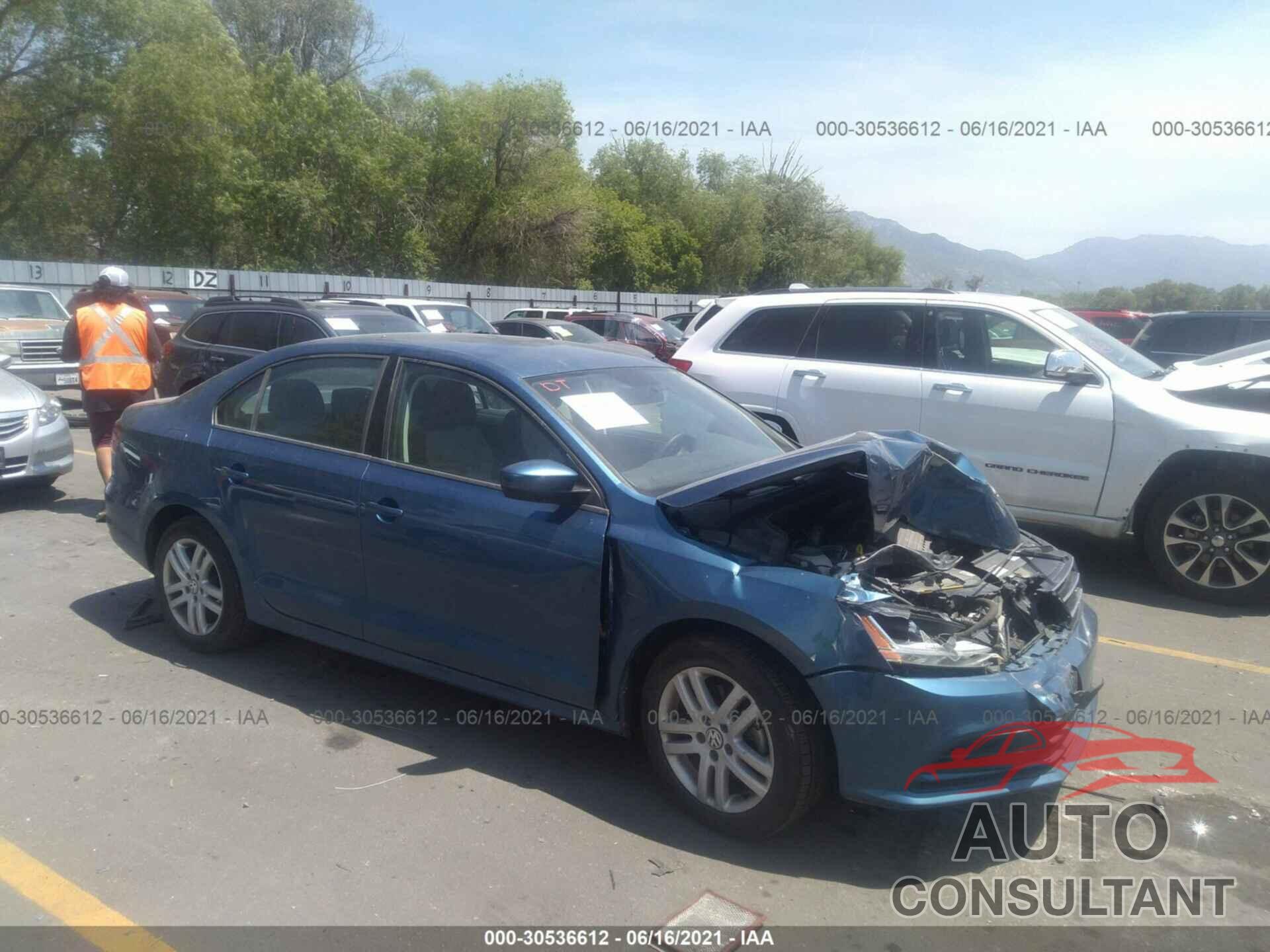 VOLKSWAGEN JETTA 2018 - 3VW2B7AJ0JM217319