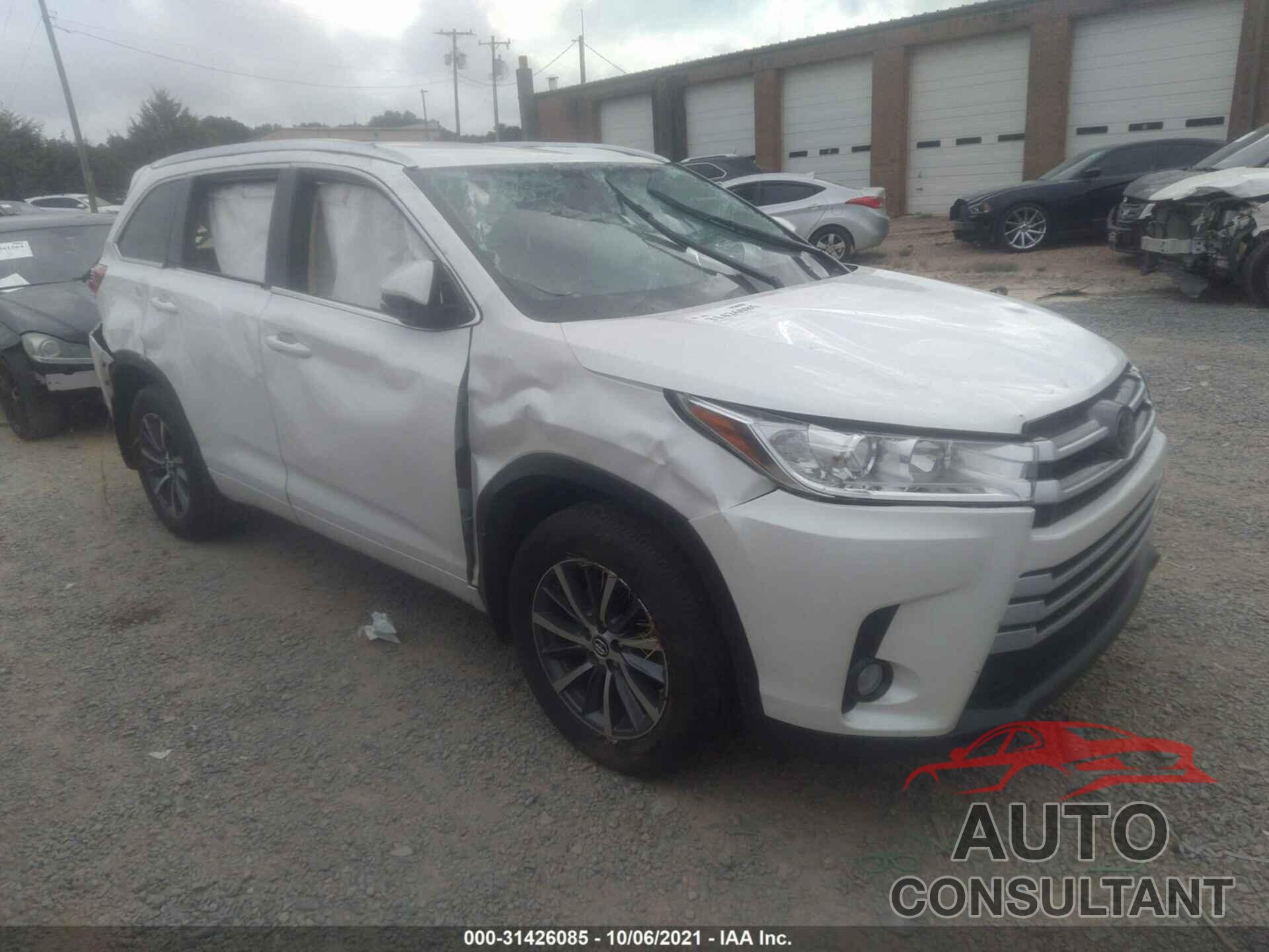 TOYOTA HIGHLANDER 2018 - 5TDJZRFH3JS869184