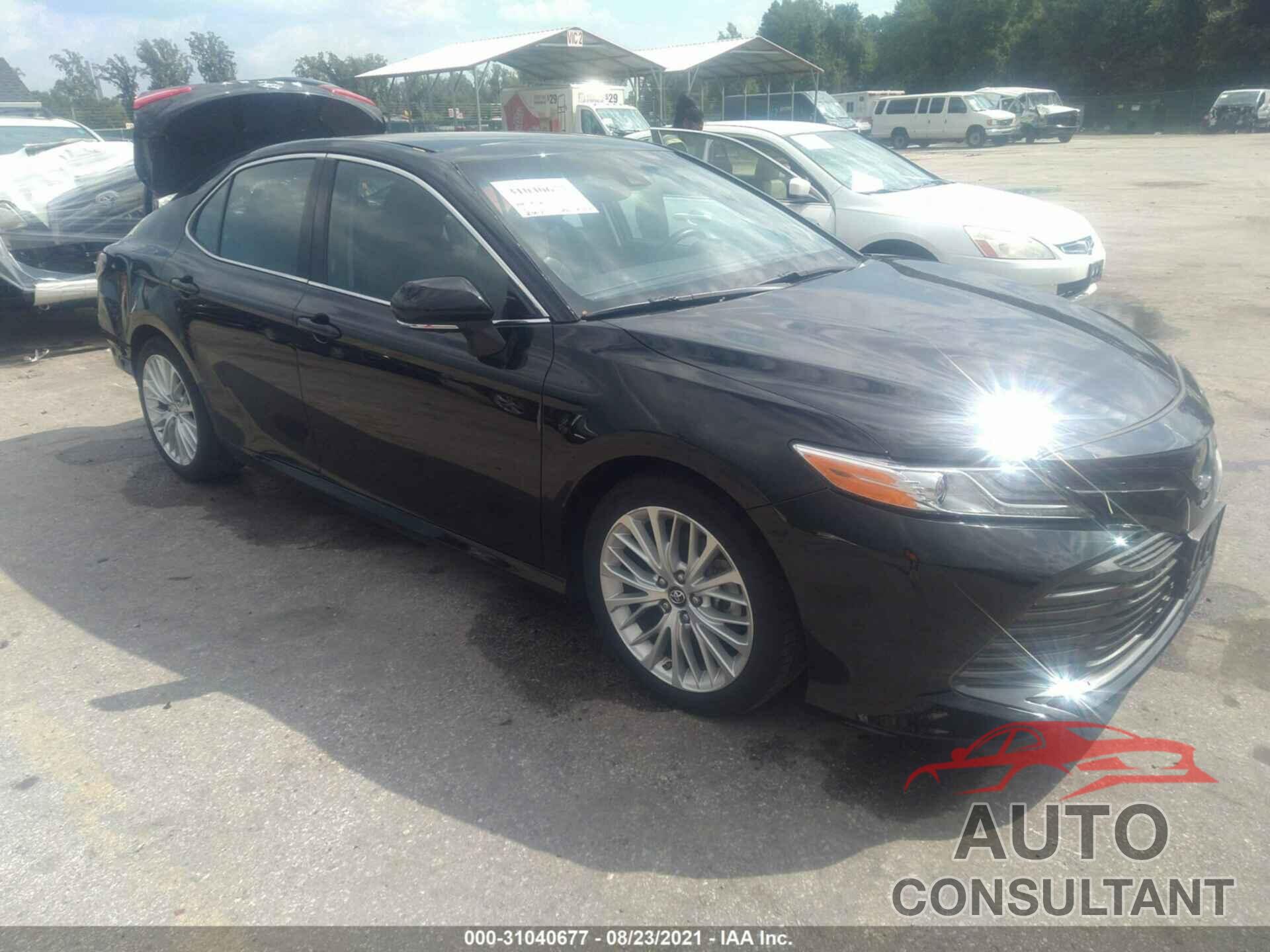 TOYOTA CAMRY 2018 - 4T1B11HK3JU047112