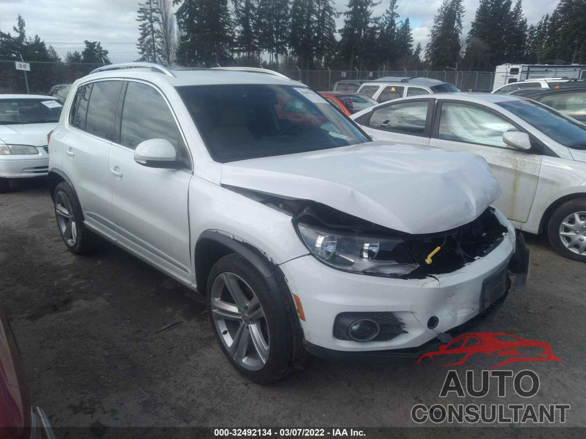 VOLKSWAGEN TIGUAN 2016 - WVGBV7AX6GW609238