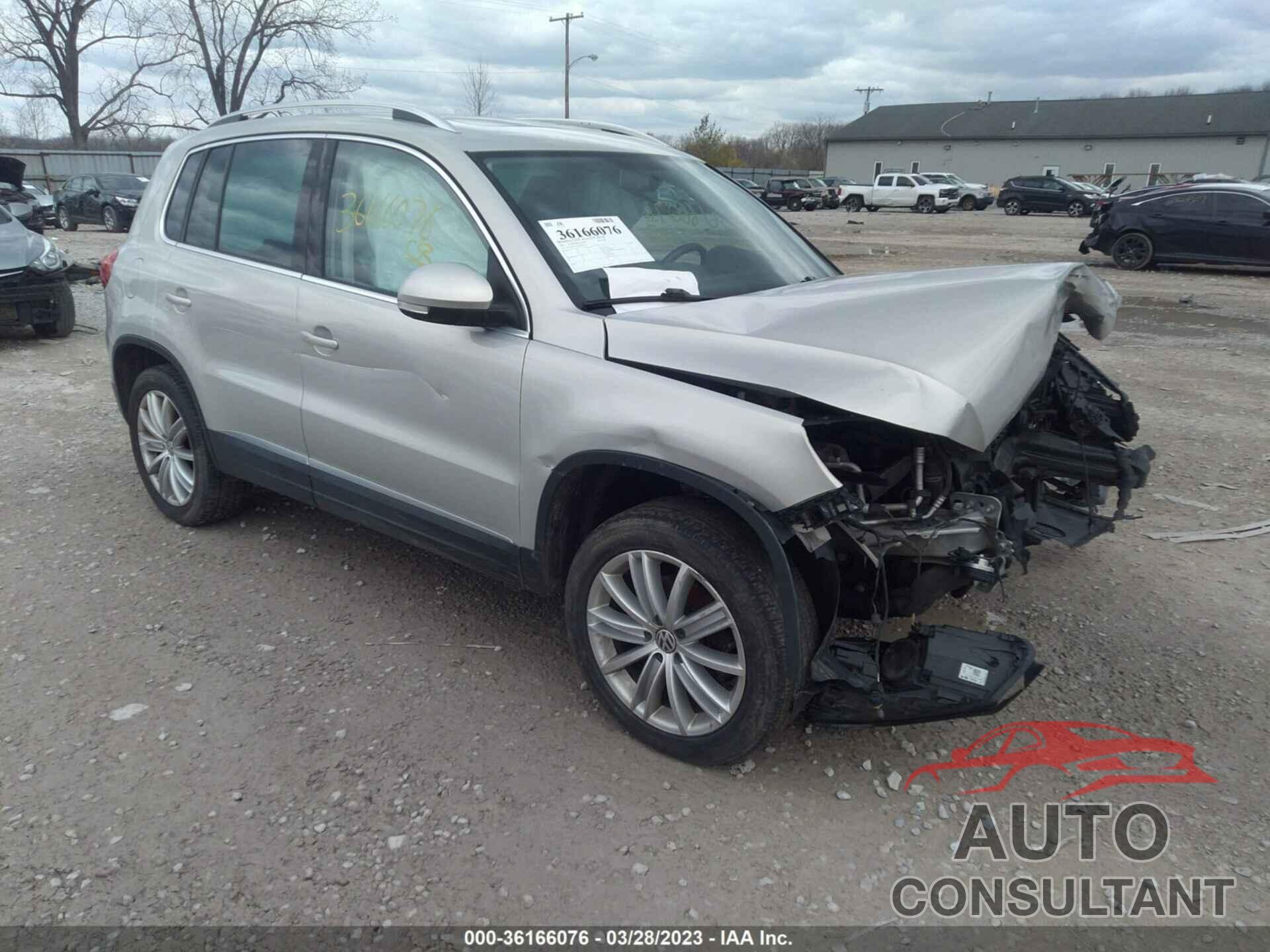 VOLKSWAGEN TIGUAN 2015 - WVGBV7AX3FW584619