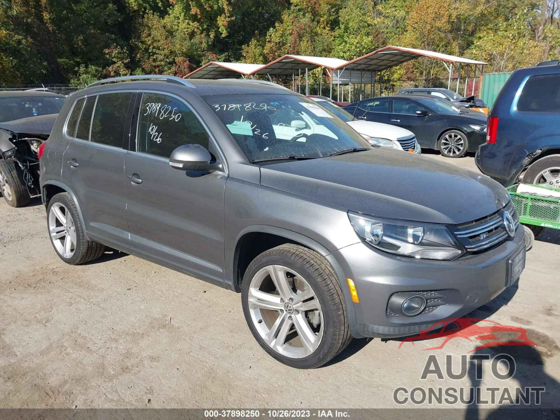 VOLKSWAGEN TIGUAN 2016 - WVGBV7AX5GW068232