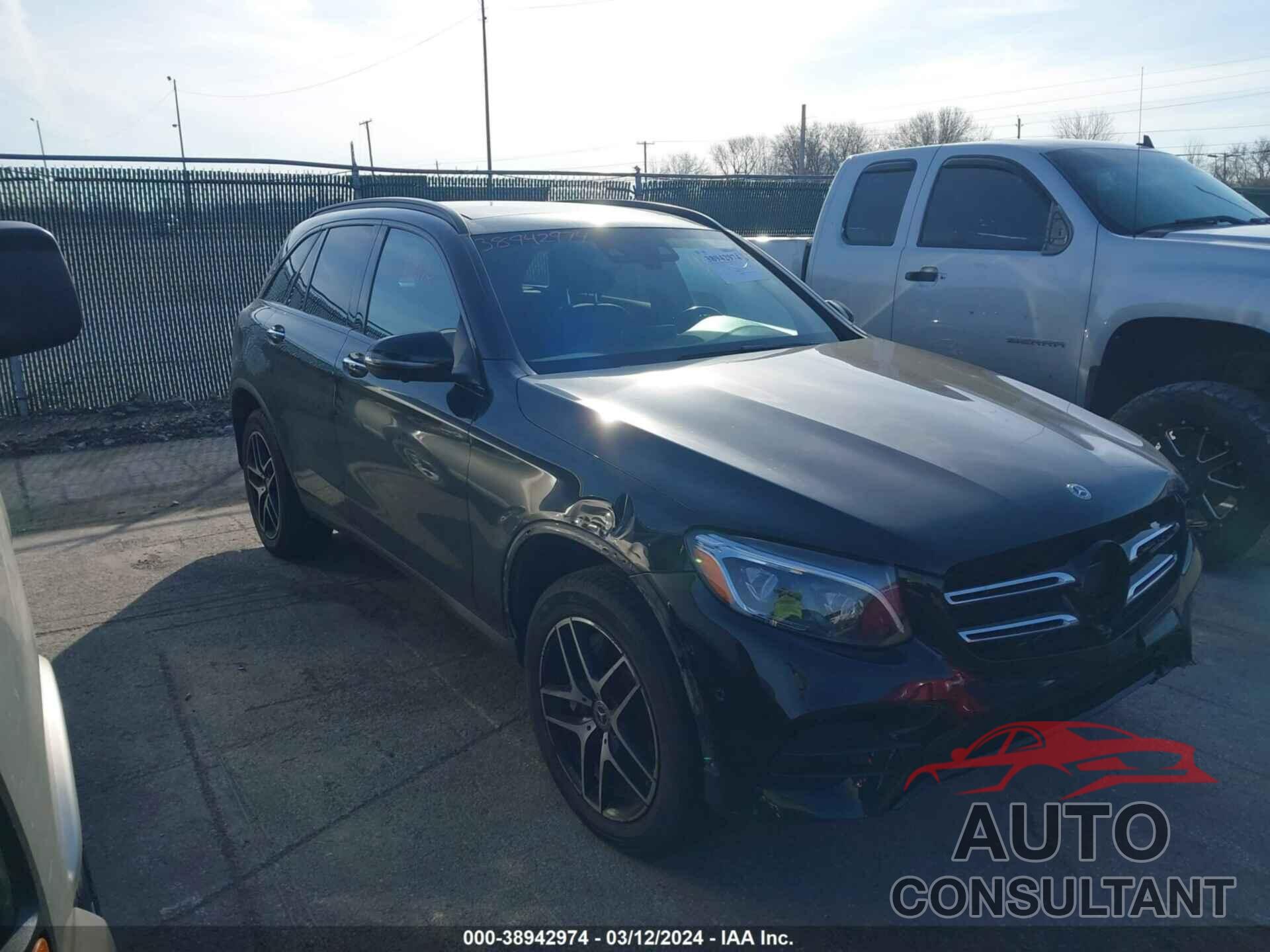 MERCEDES-BENZ GLC 300 2018 - WDC0G4KB2JV065187