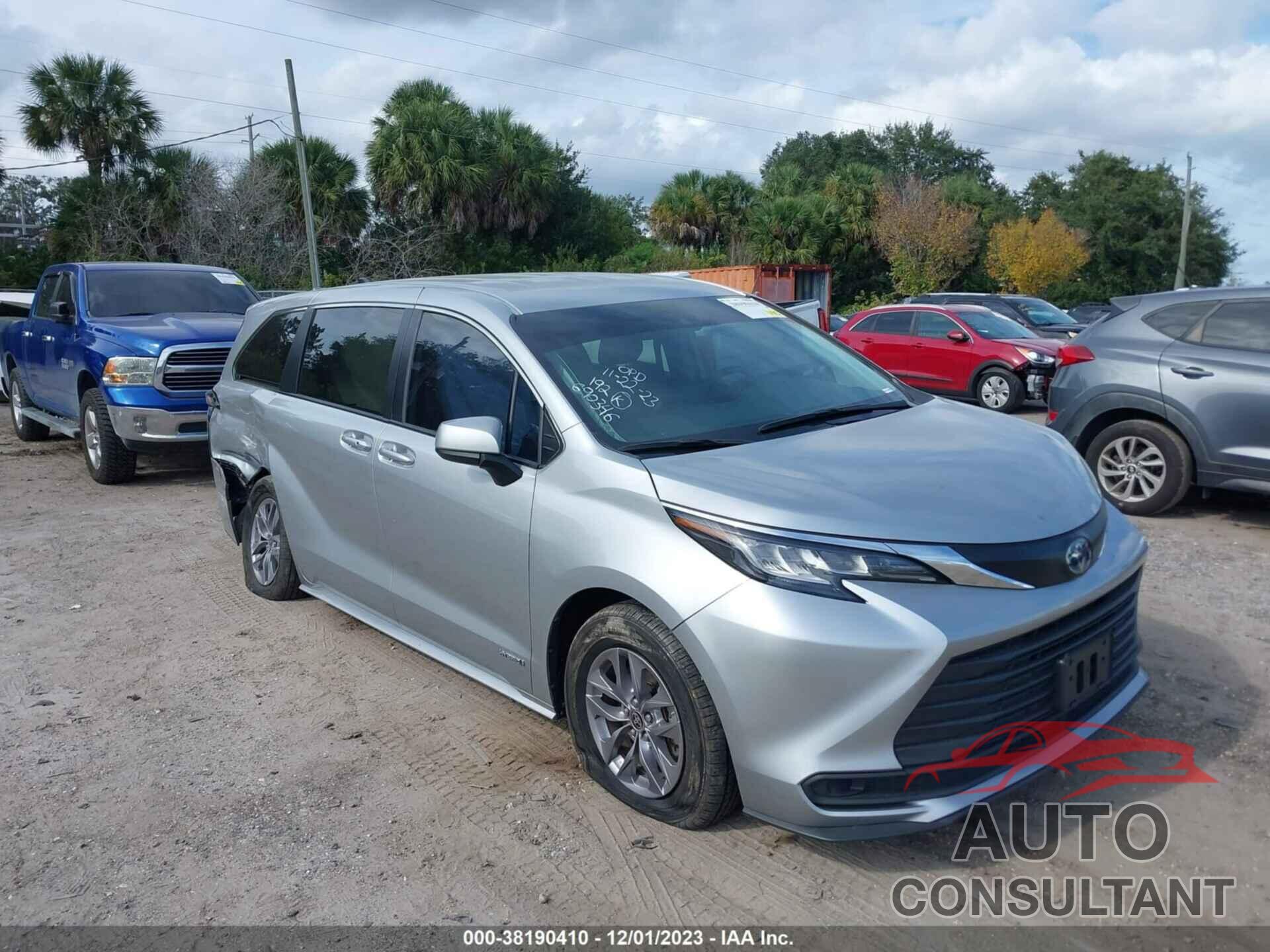 TOYOTA SIENNA 2021 - 5TDKRKEC7MS046845