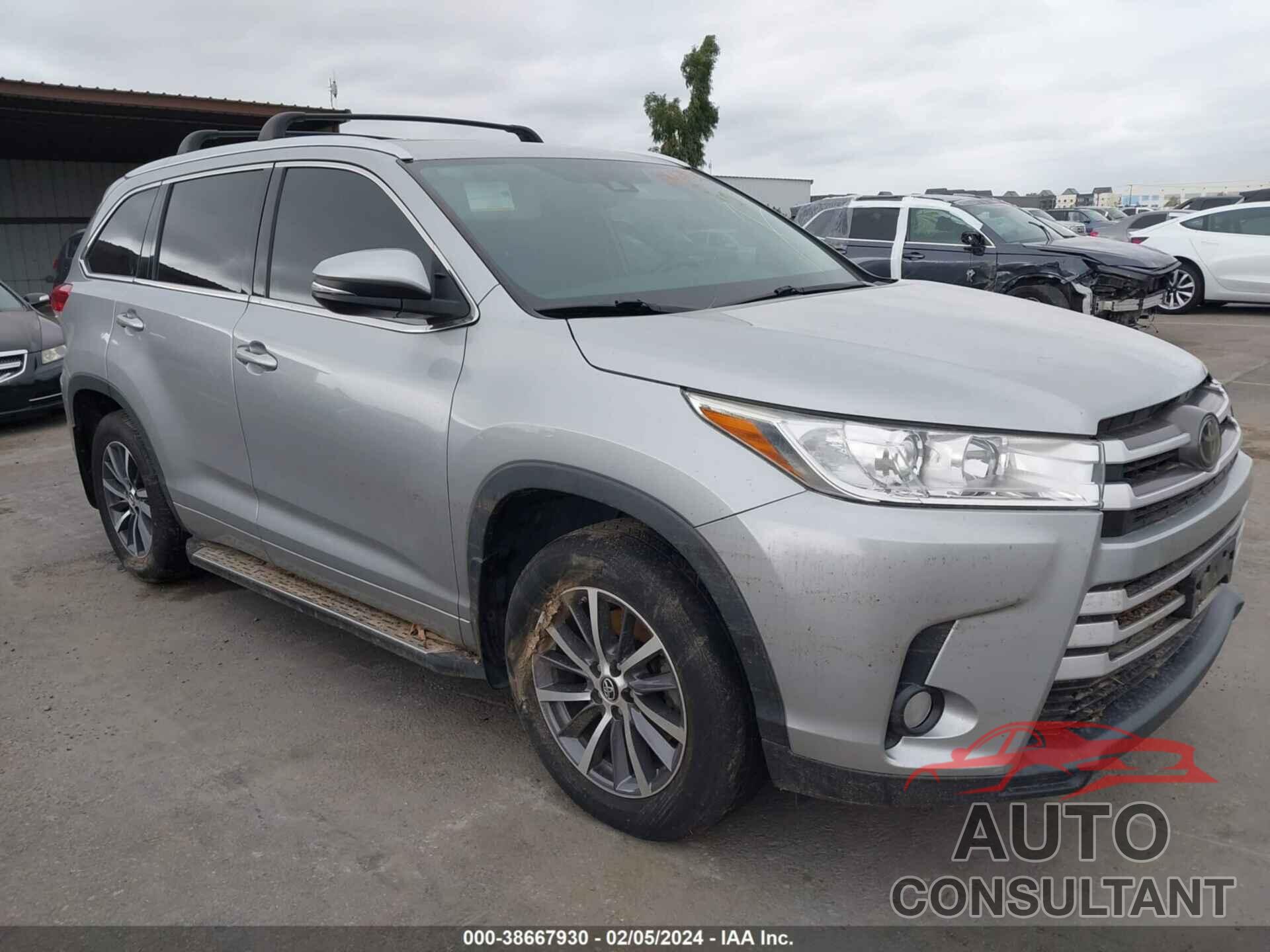 TOYOTA HIGHLANDER 2018 - 5TDKZRFH3JS261900