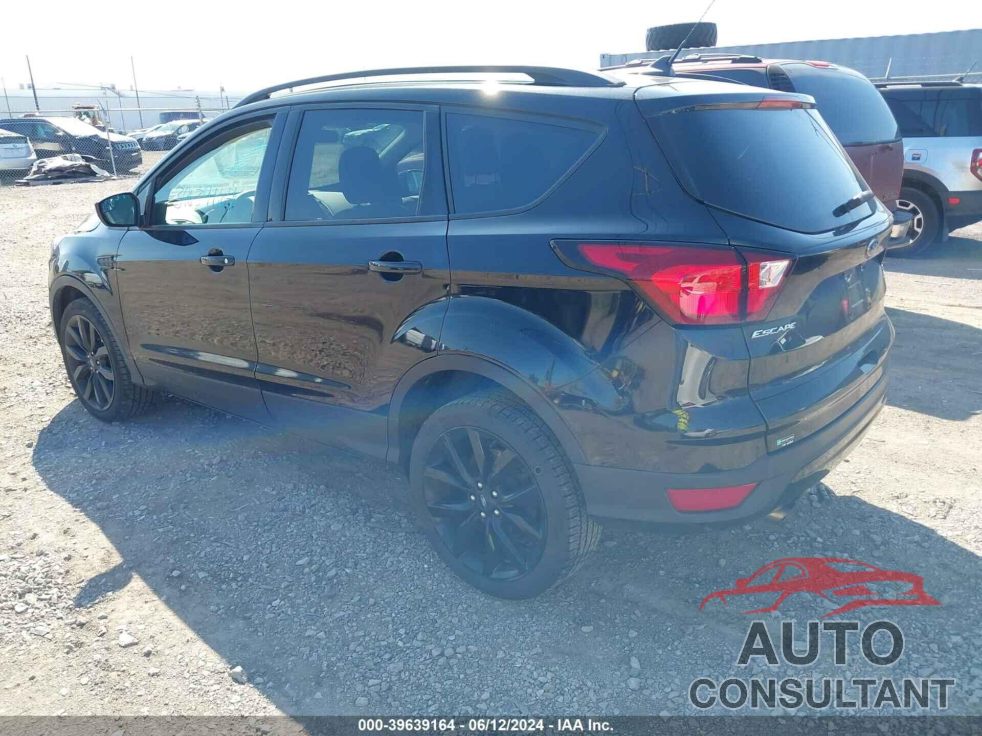 FORD ESCAPE 2019 - 1FMCU9GD1KUB08617