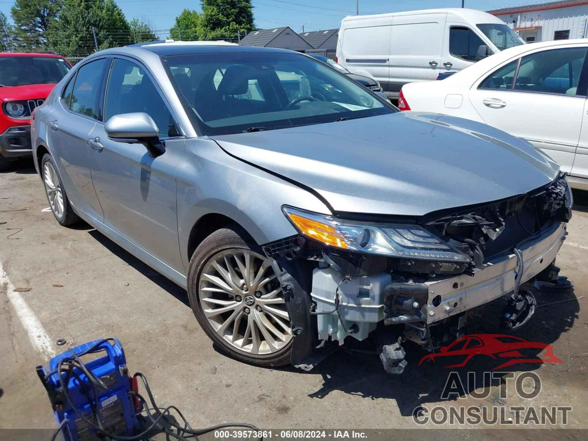 TOYOTA CAMRY 2018 - 4T1B11HK3JU057879