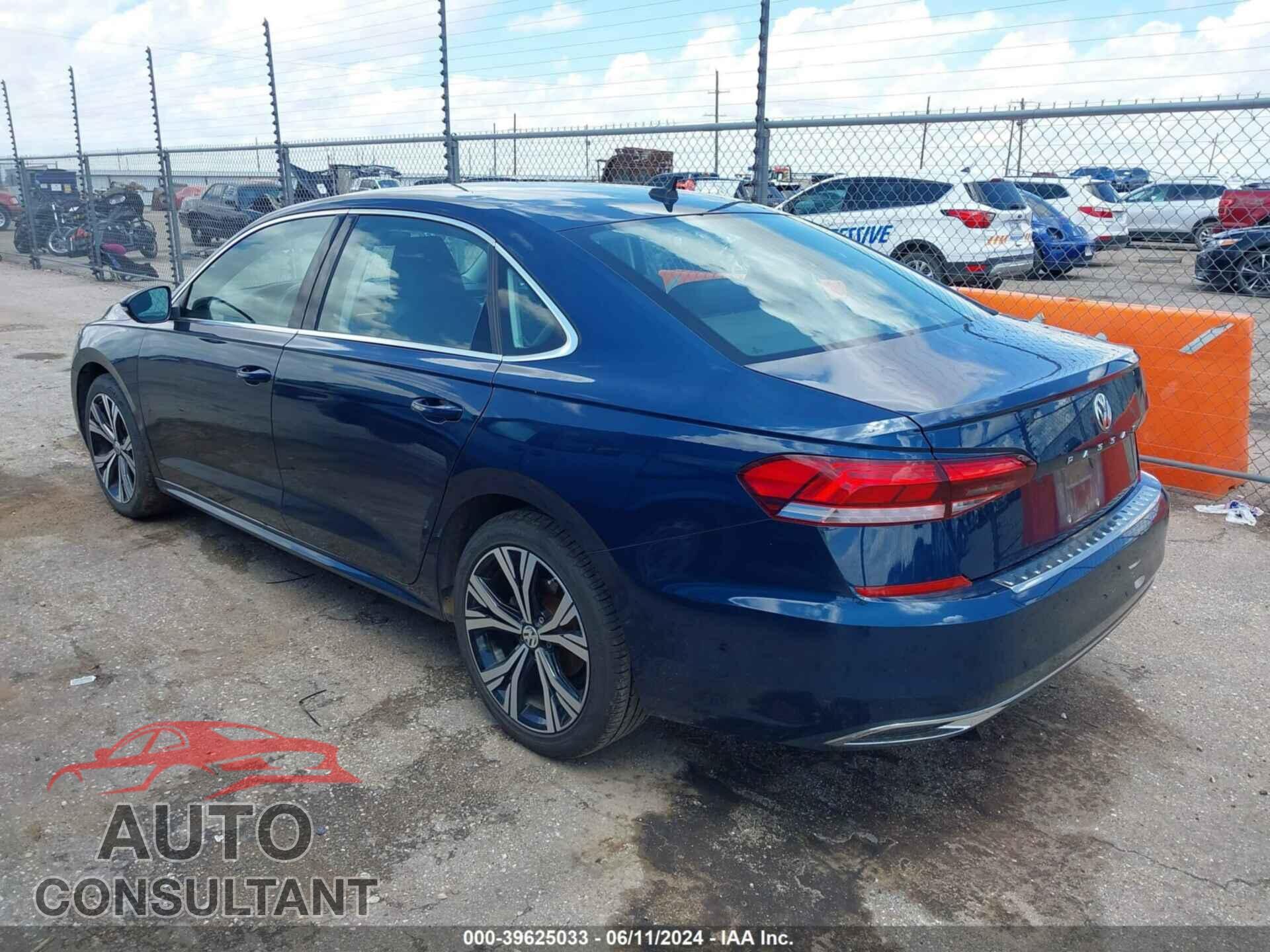 VOLKSWAGEN PASSAT 2022 - 1VWSA7A34NC008564