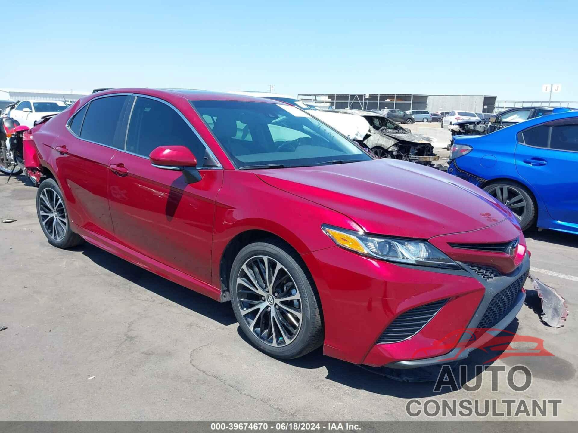 TOYOTA CAMRY 2018 - 4T1B11HKXJU511013