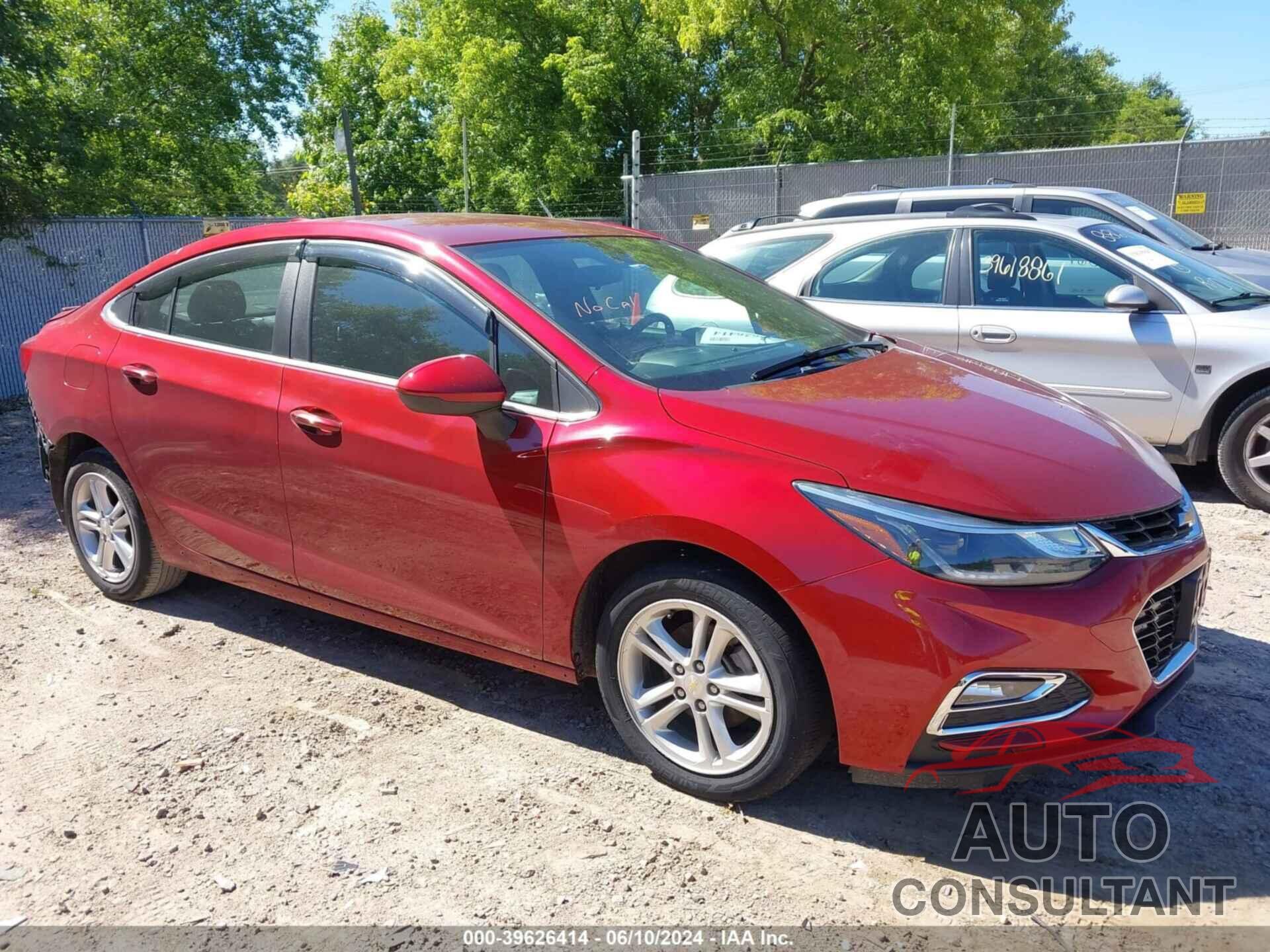 CHEVROLET CRUZE 2018 - 1G1BE5SM0J7143409