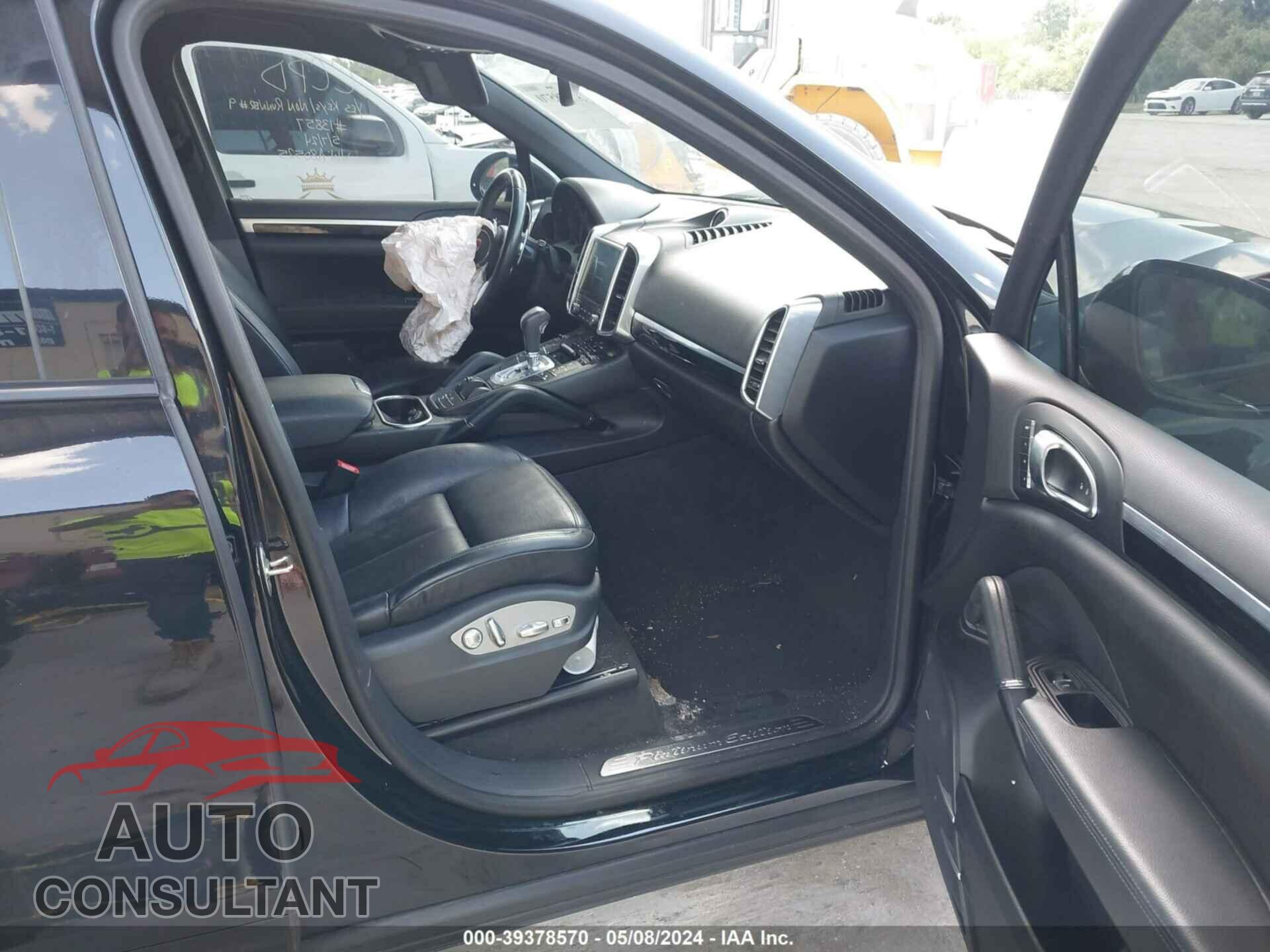 PORSCHE CAYENNE 2017 - WP1AA2A20HKA80525