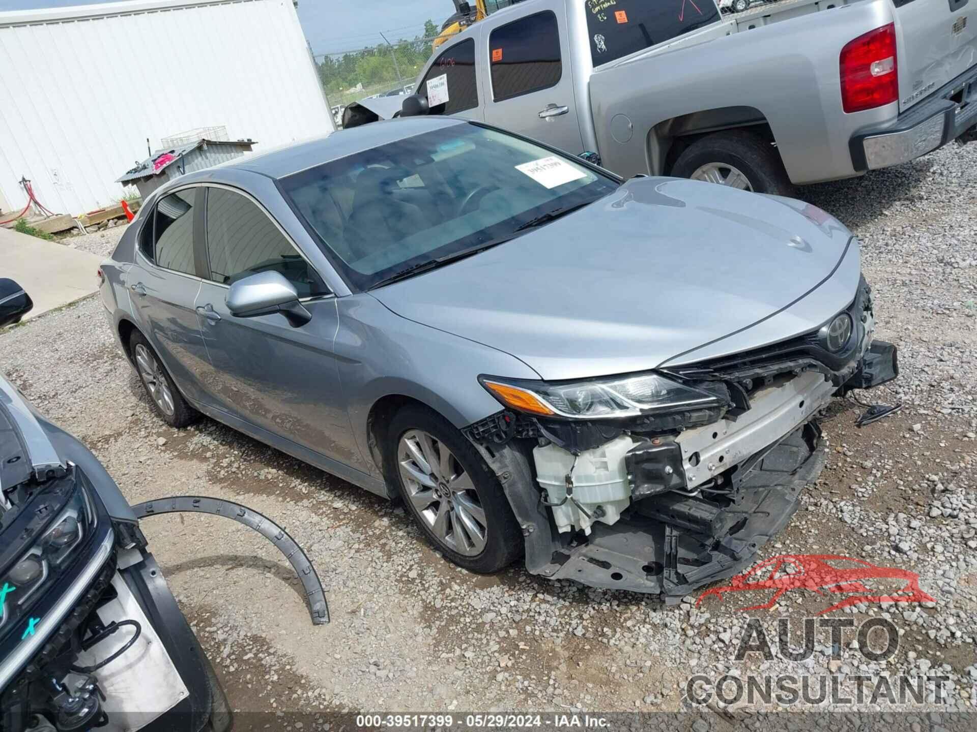 TOYOTA CAMRY 2018 - 4T1B11HK6JU021507