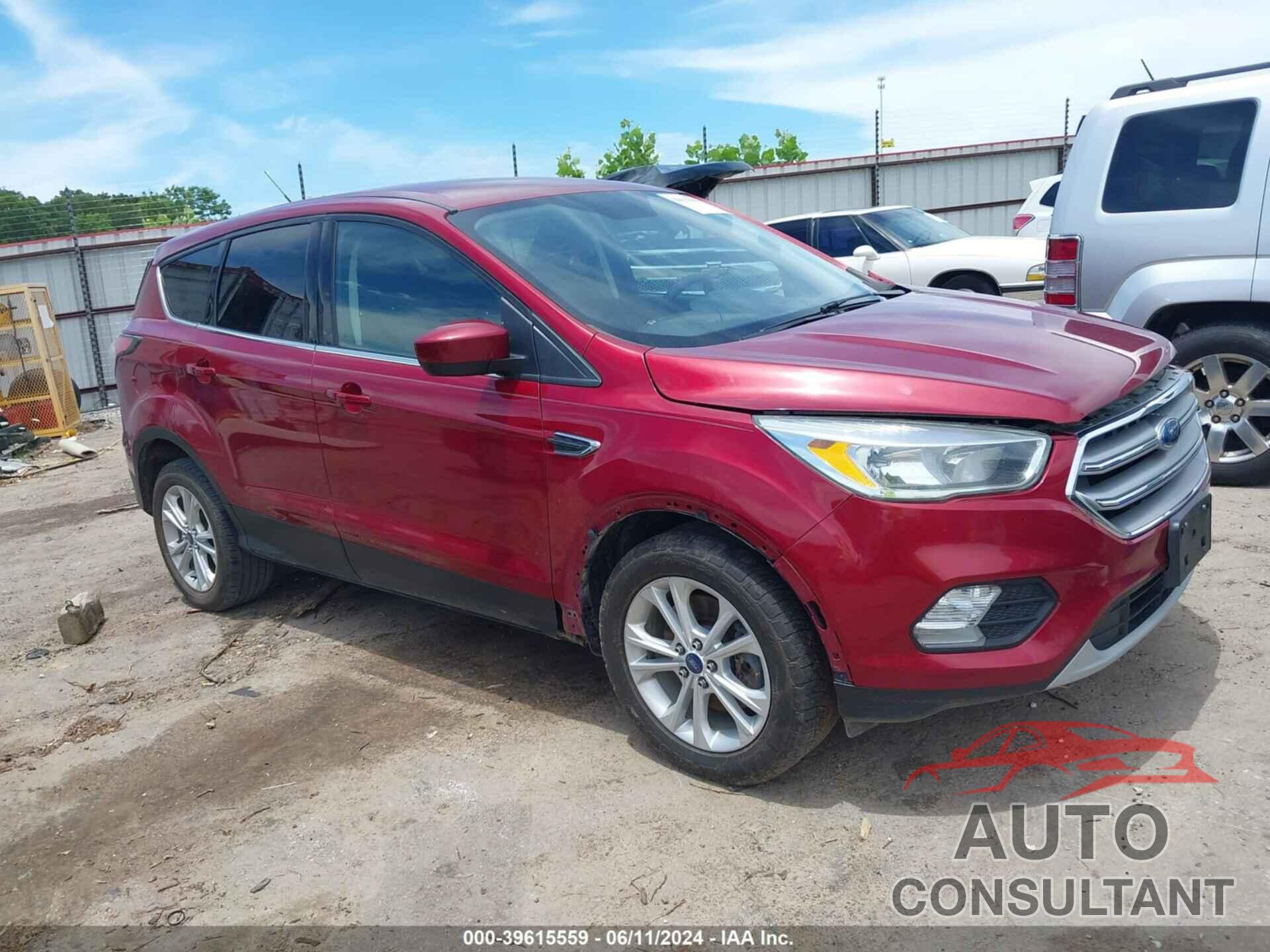 FORD ESCAPE 2017 - 1FMCU9G99HUA62846