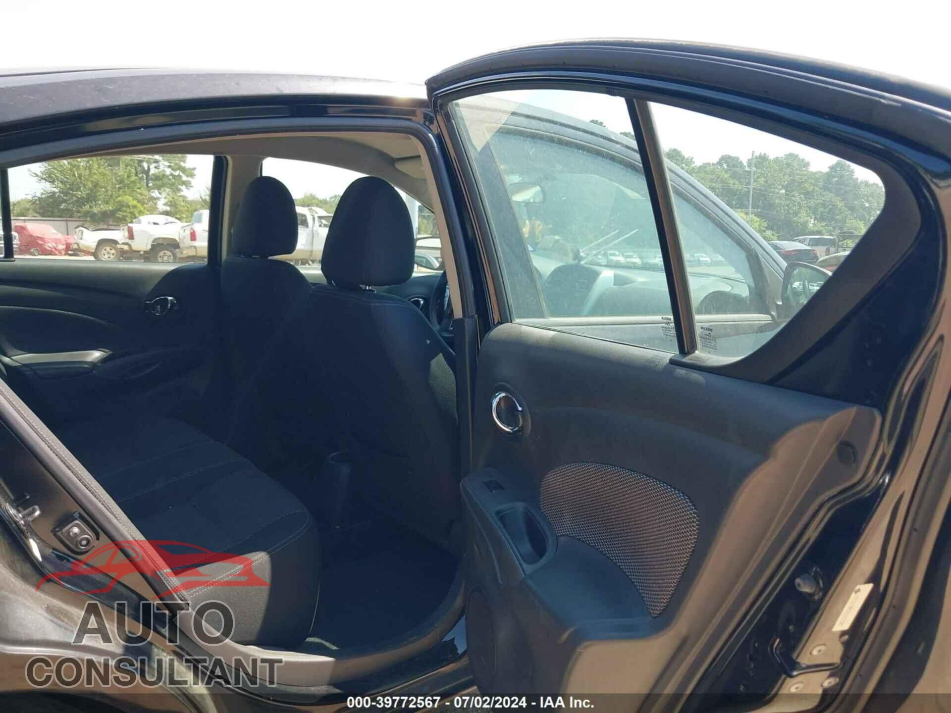 NISSAN VERSA 2019 - 3N1CN7AP3KL843105