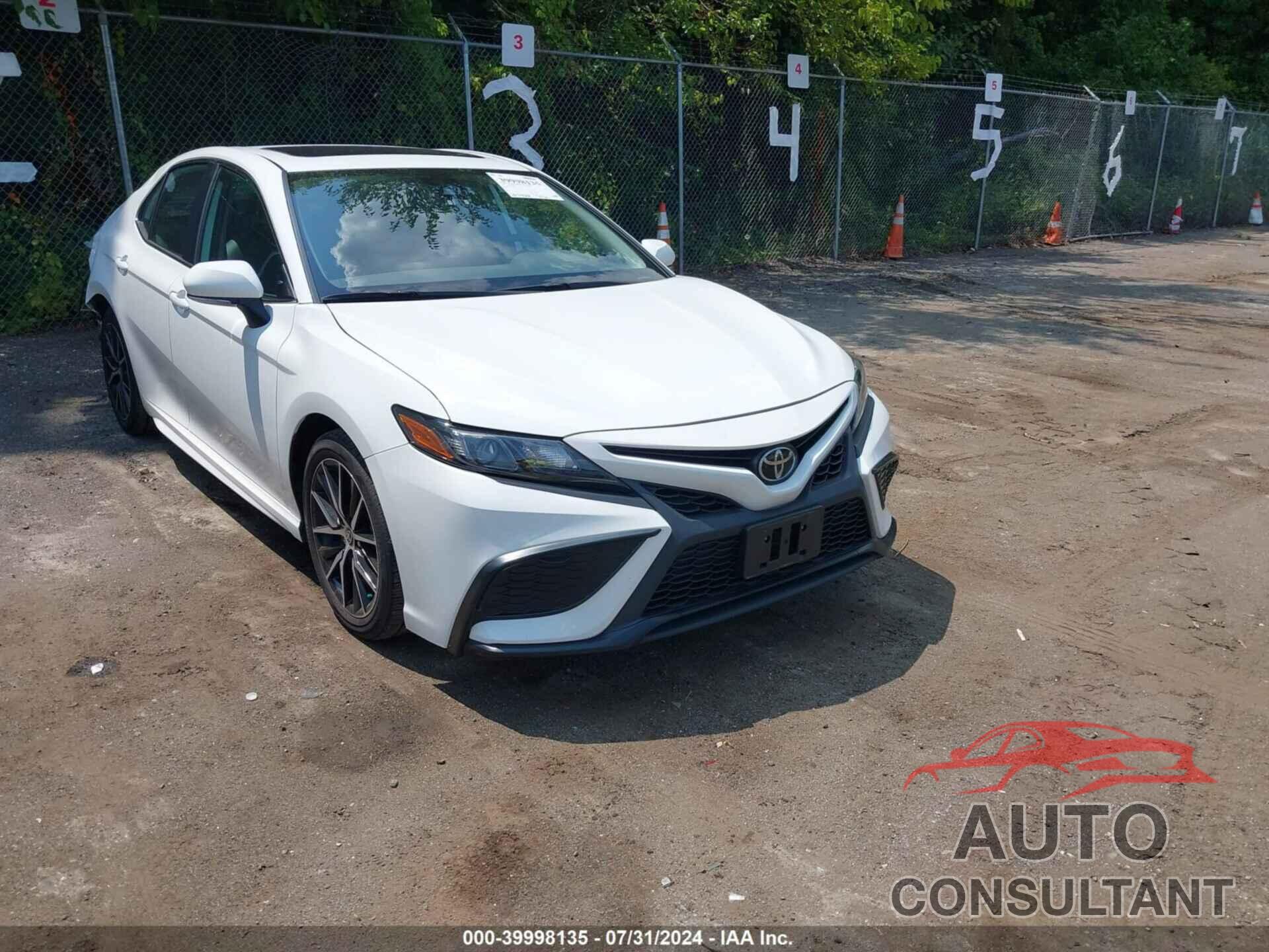 TOYOTA CAMRY 2022 - 4T1G11AKXNU705014