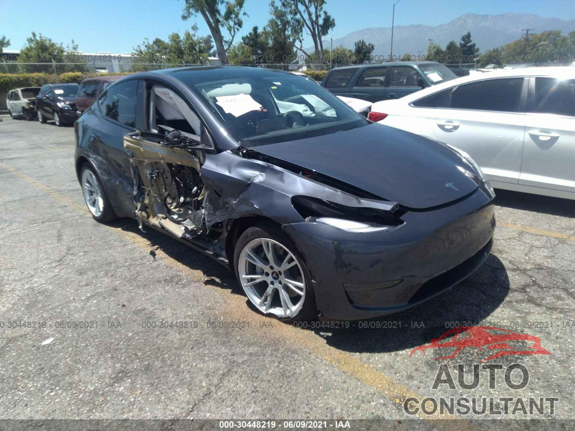 TESLA MODEL Y 2020 - 5YJYGDEE1LF031595