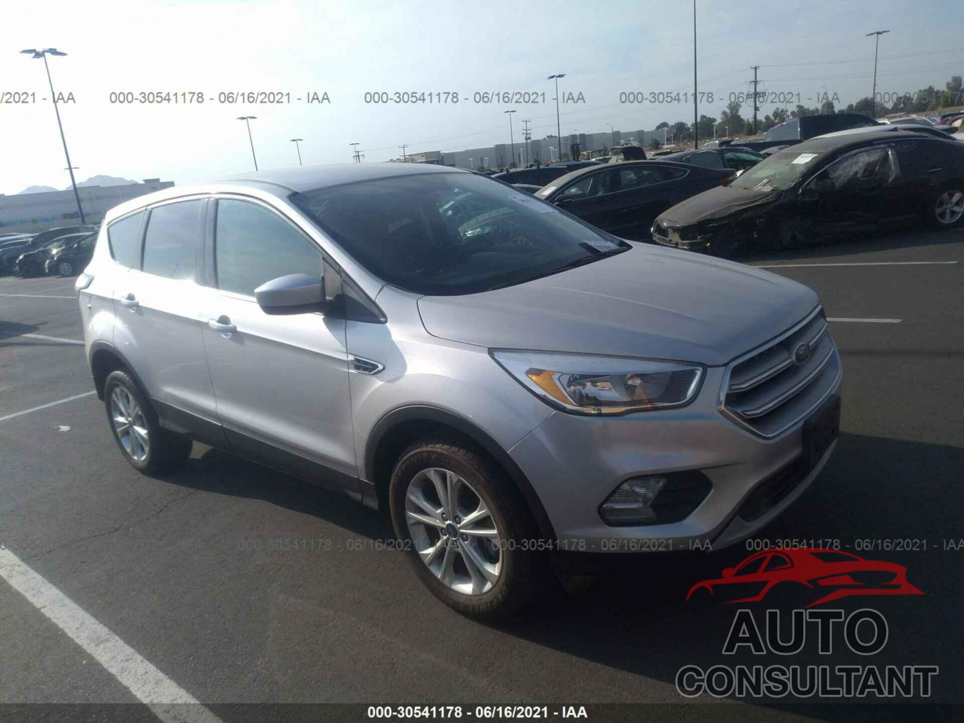FORD ESCAPE 2017 - 1FMCU9G91HUB08380