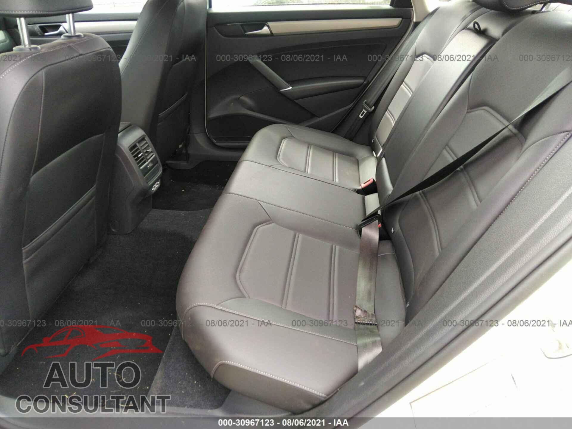 VOLKSWAGEN PASSAT 2021 - 1VWSA7A32MC007749