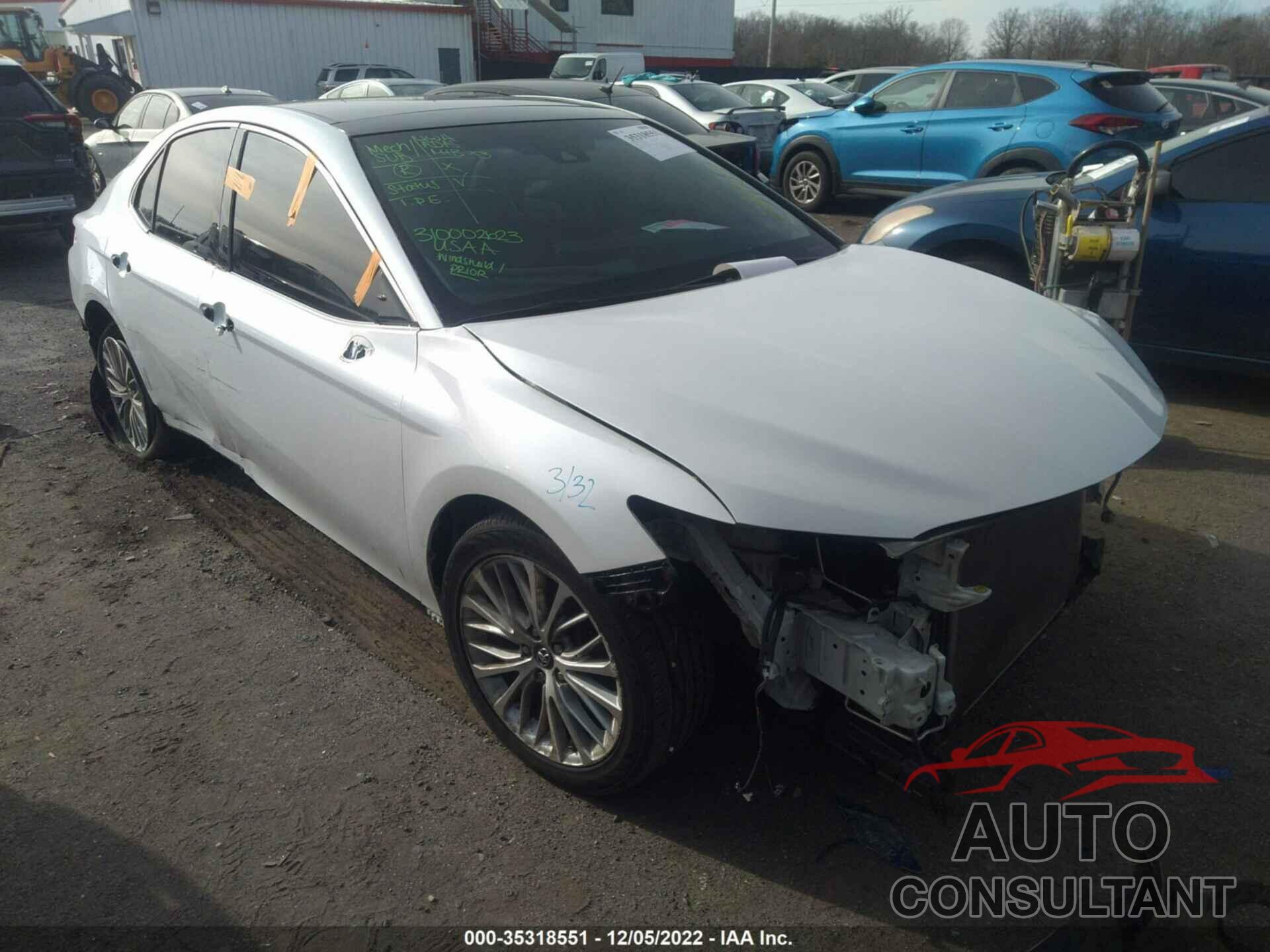 TOYOTA CAMRY 2018 - 4T1B11HK4JU021585