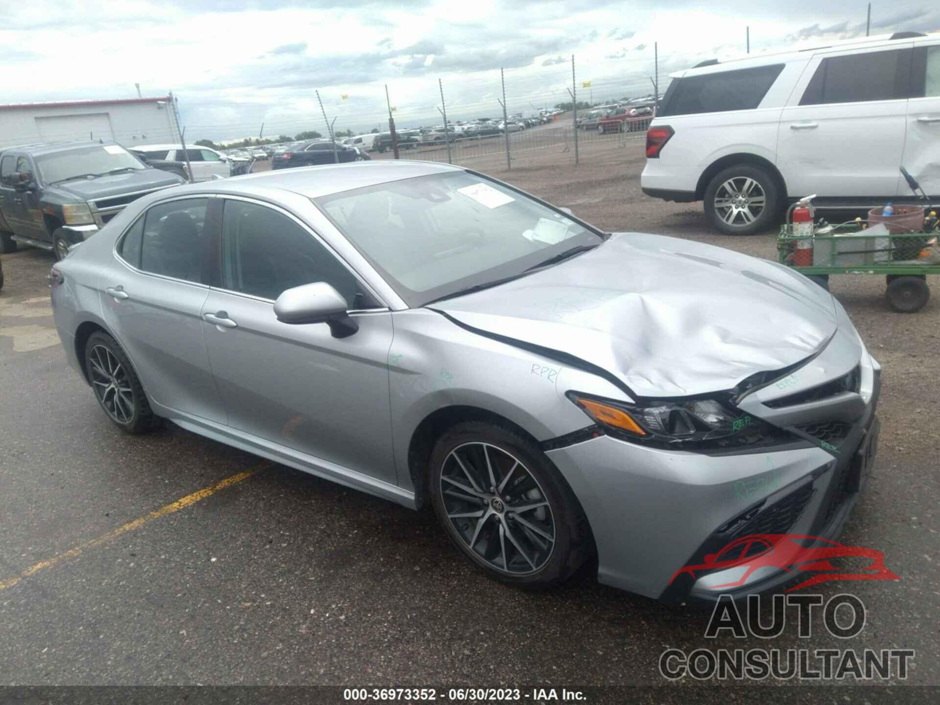 TOYOTA CAMRY 2021 - 4T1G11AKXMU453490