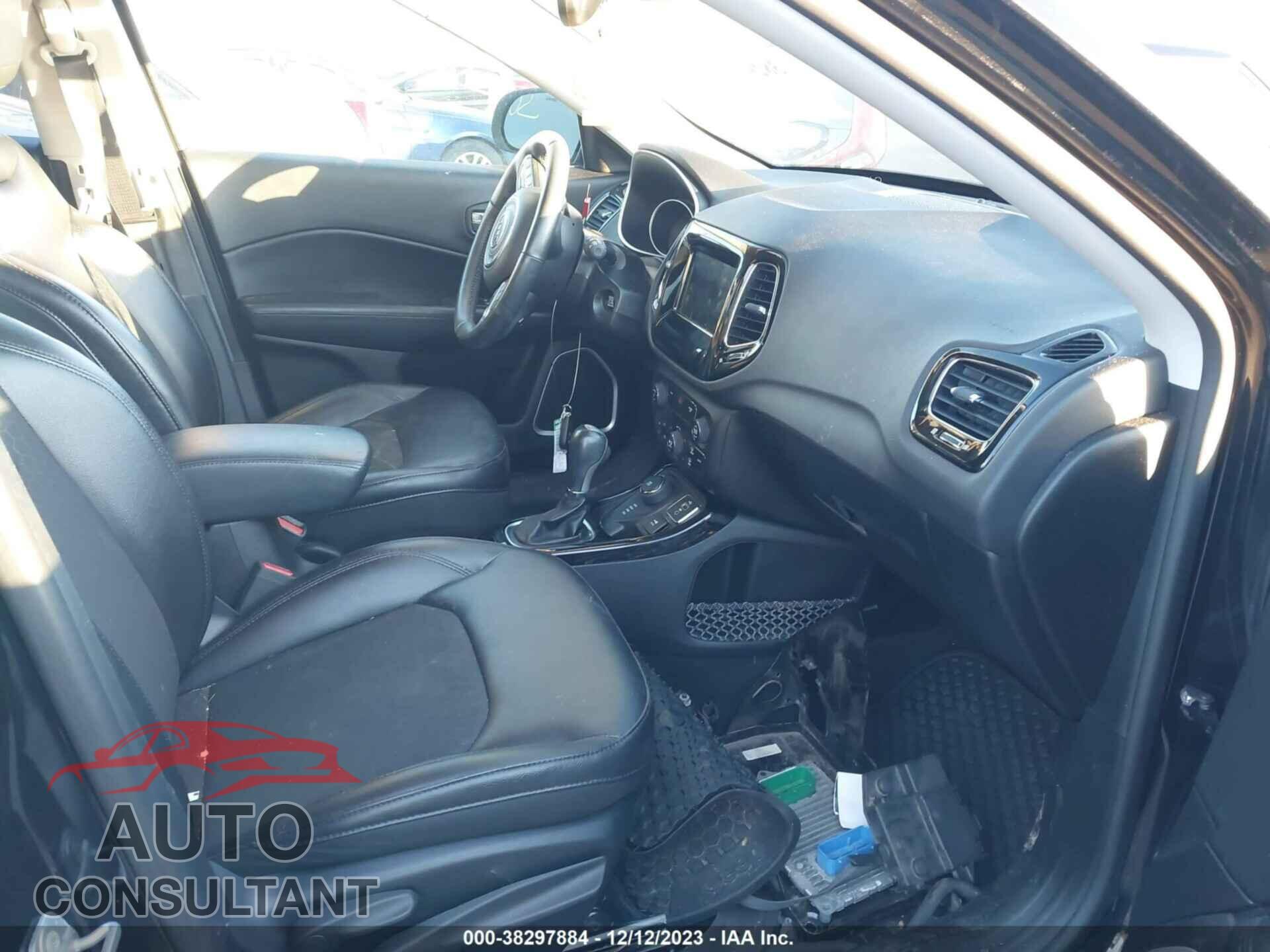 JEEP COMPASS 2018 - 3C4NJDBB4JT325490
