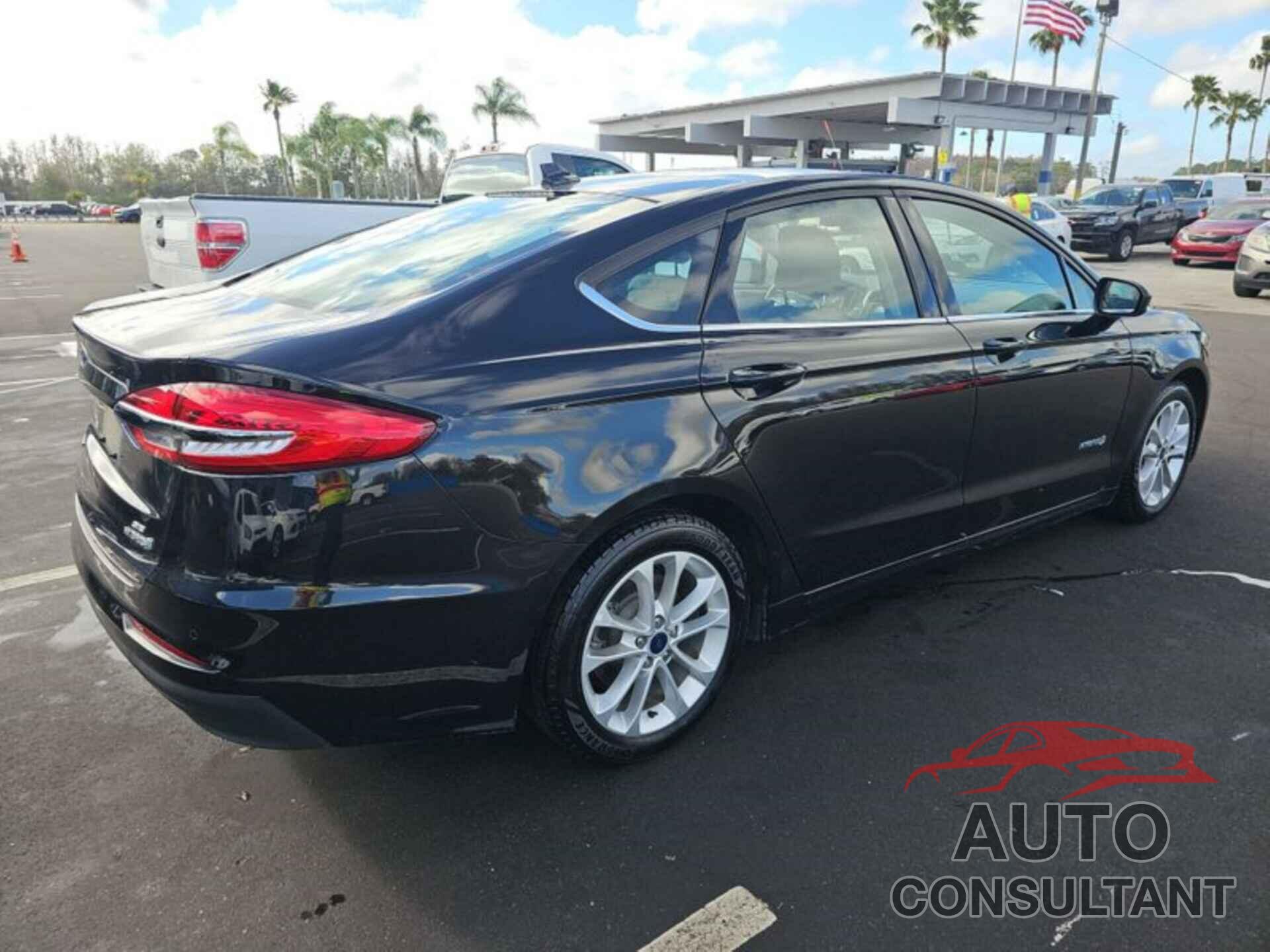 FORD FUSION HYBRID 2019 - 3FA6P0LU2KR255648