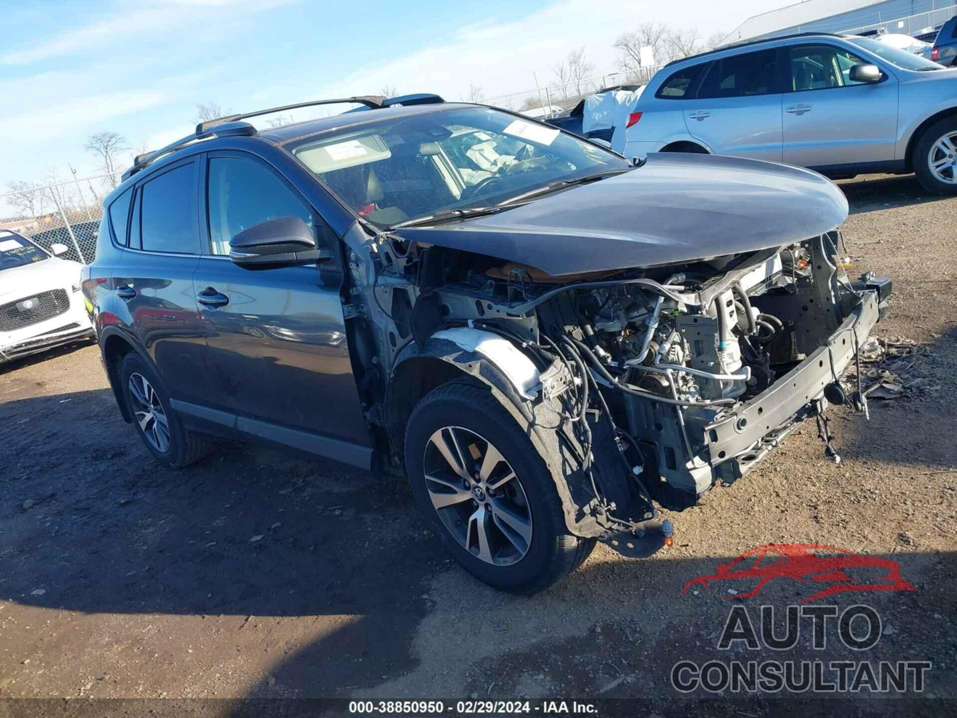 TOYOTA RAV4 2018 - JTMRFREV1JJ744183