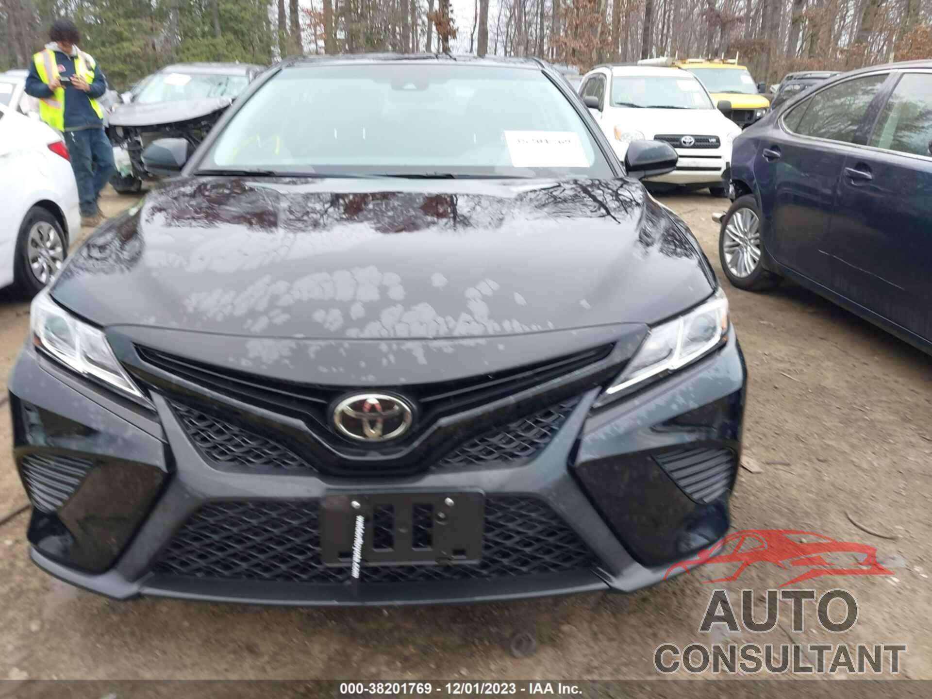 TOYOTA CAMRY 2018 - 4T1B11HK5JU043966