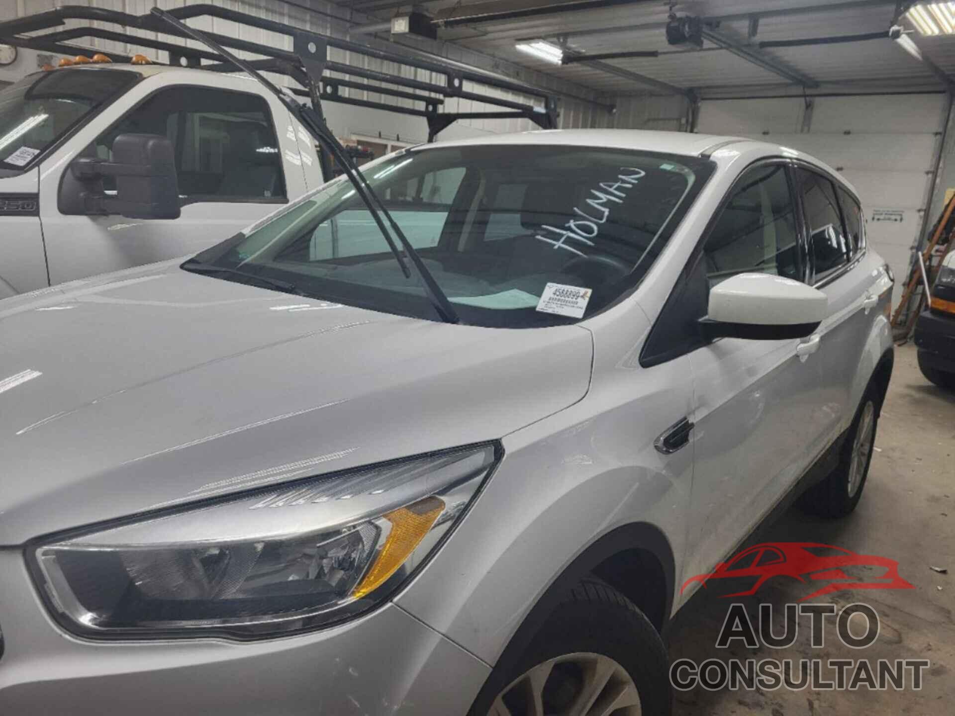 FORD ESCAPE 2017 - 1FMCU9GD8HUA62745